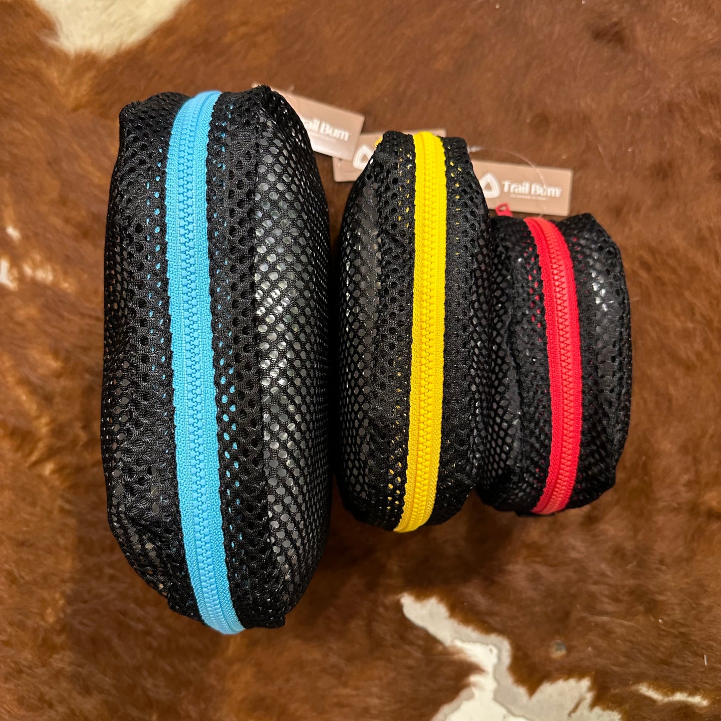 "MESH ZIP POUCH"