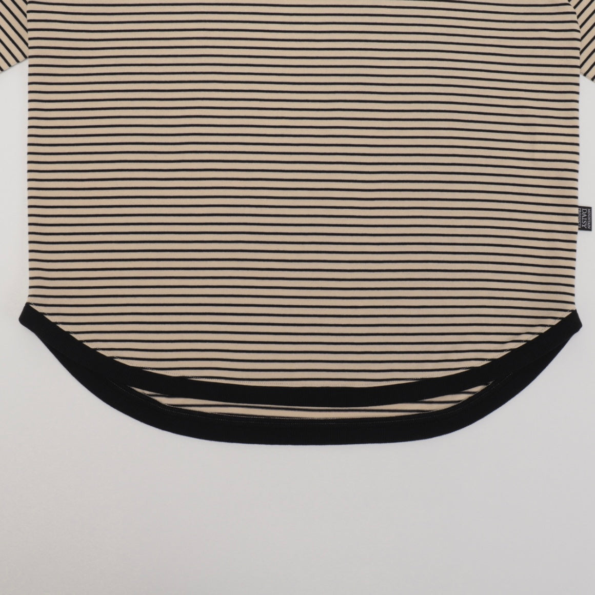 "HIKE BORDER NAGASODE TEE"
