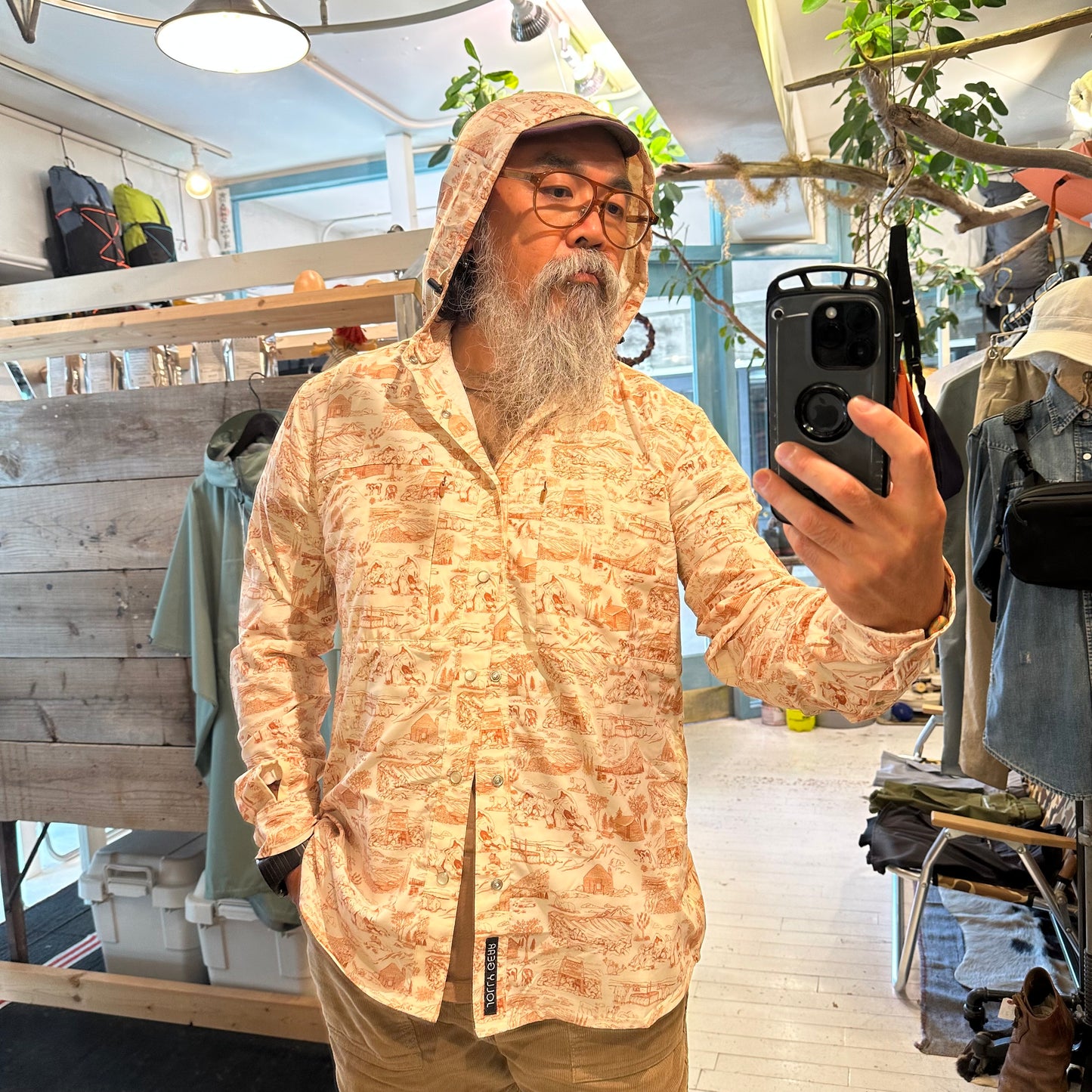 "TRIPLE CROWN BUTTON DOWN LONG SLEEVE / REMOVABLE HOOD"