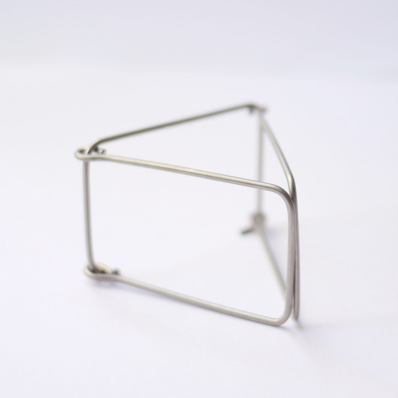 "Ti TRIANGLE STAND"