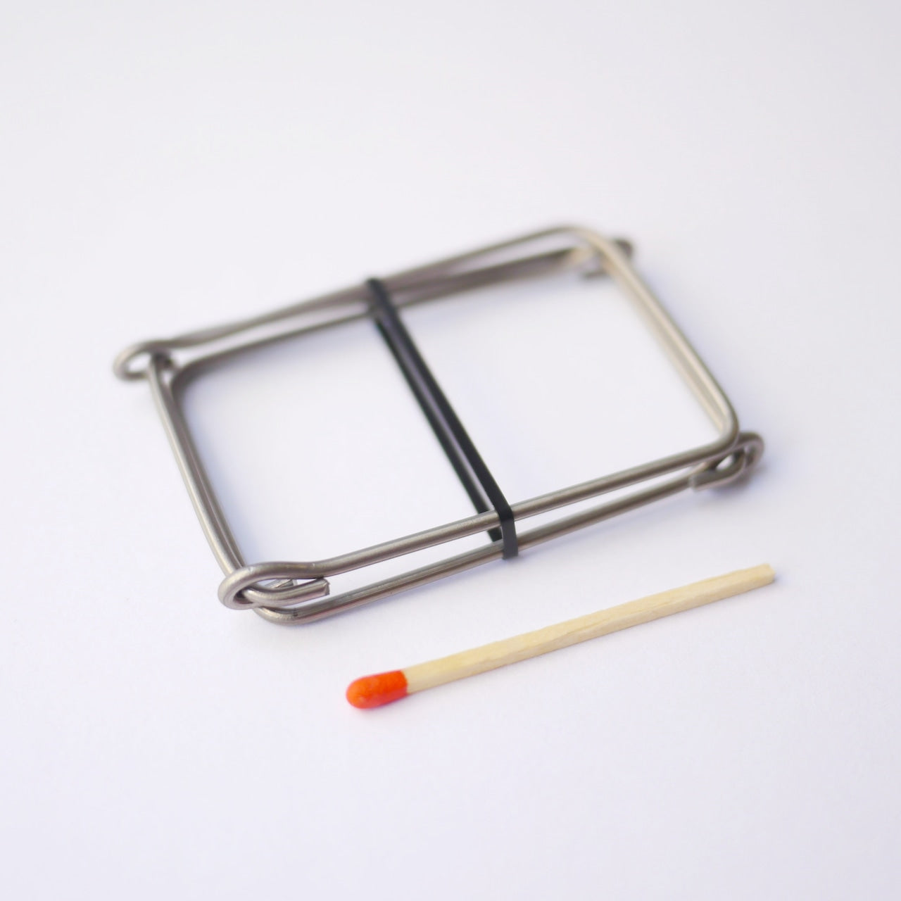 "Ti TRIANGLE STAND"