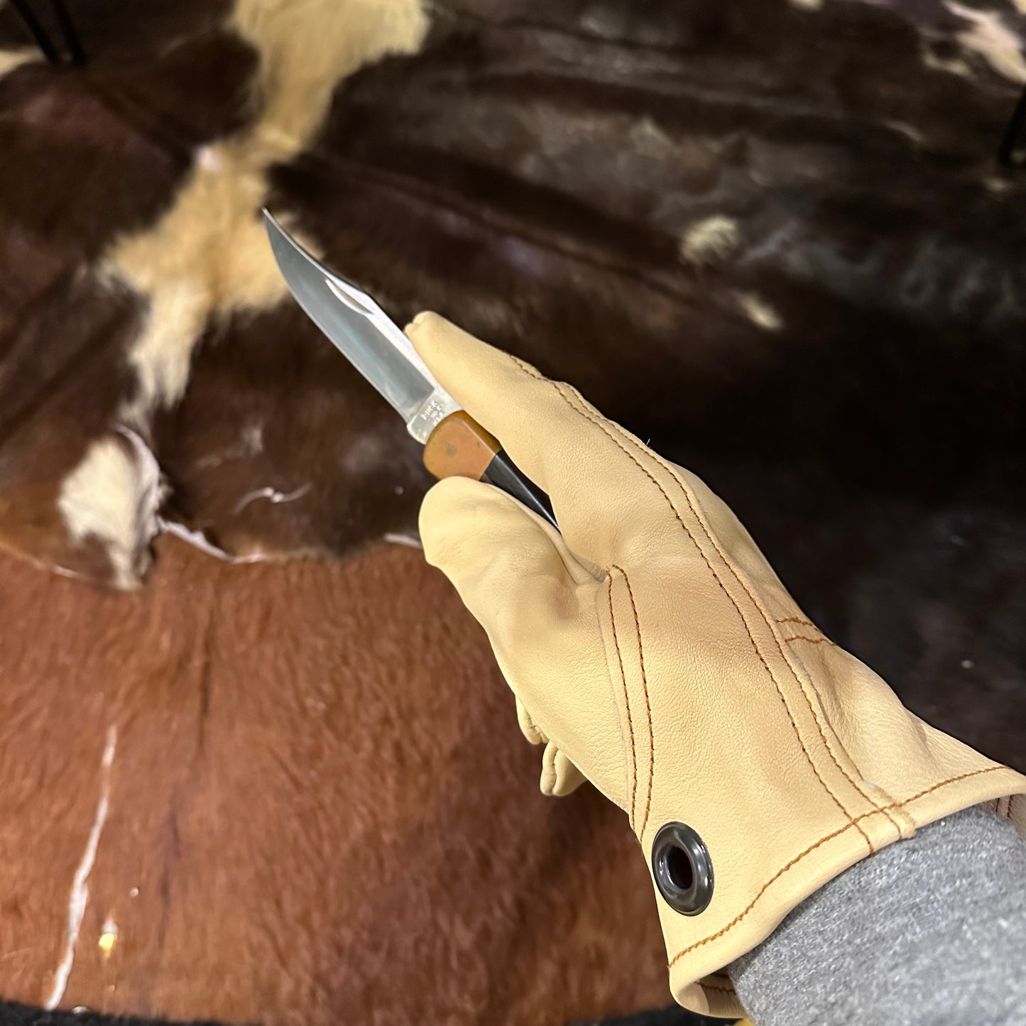 "LEATHER GLOVE"