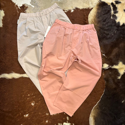 "MOUNTAIN HIKE PANTS"
