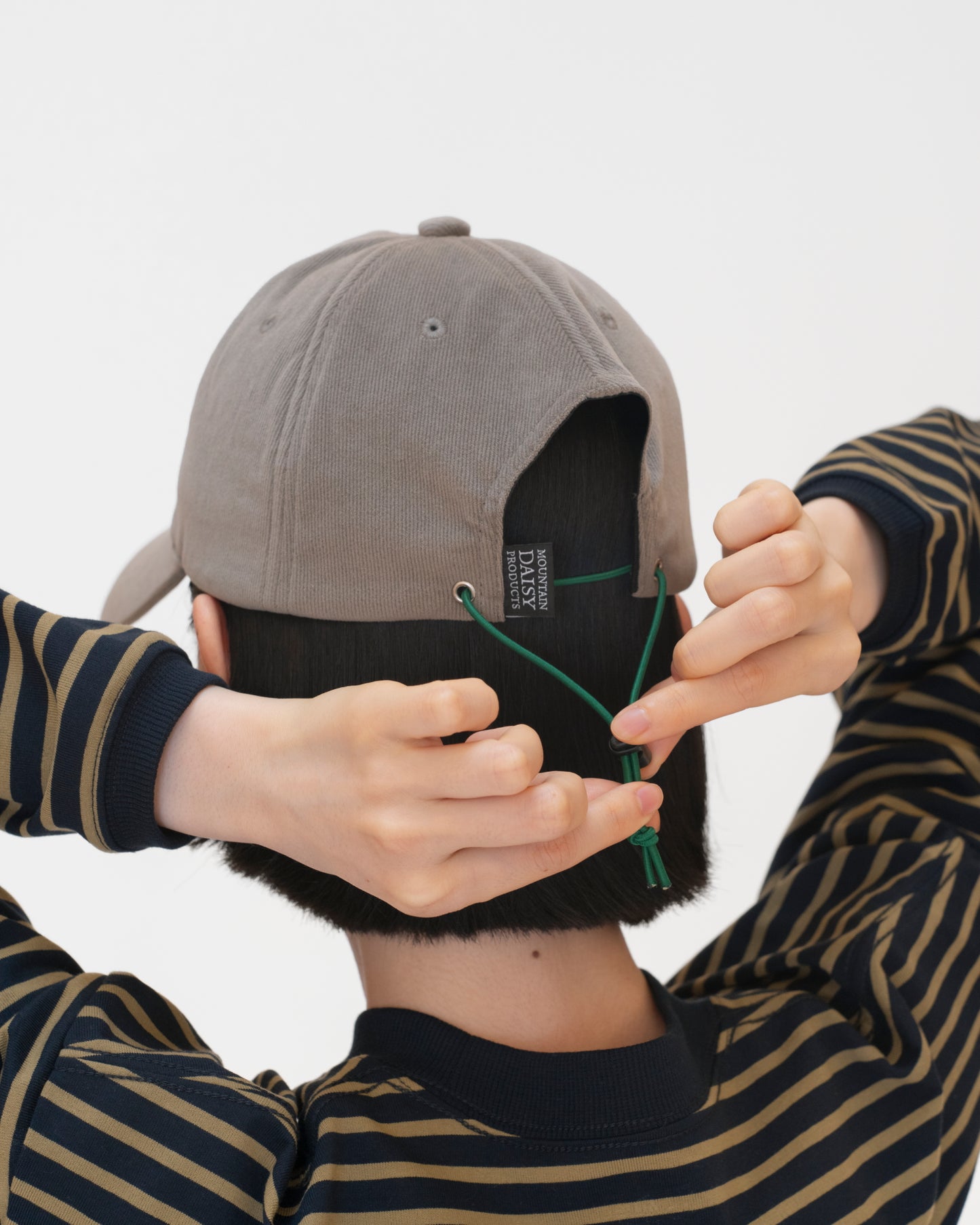 "MOUNTAIN DAISY CORDUROY CAP"