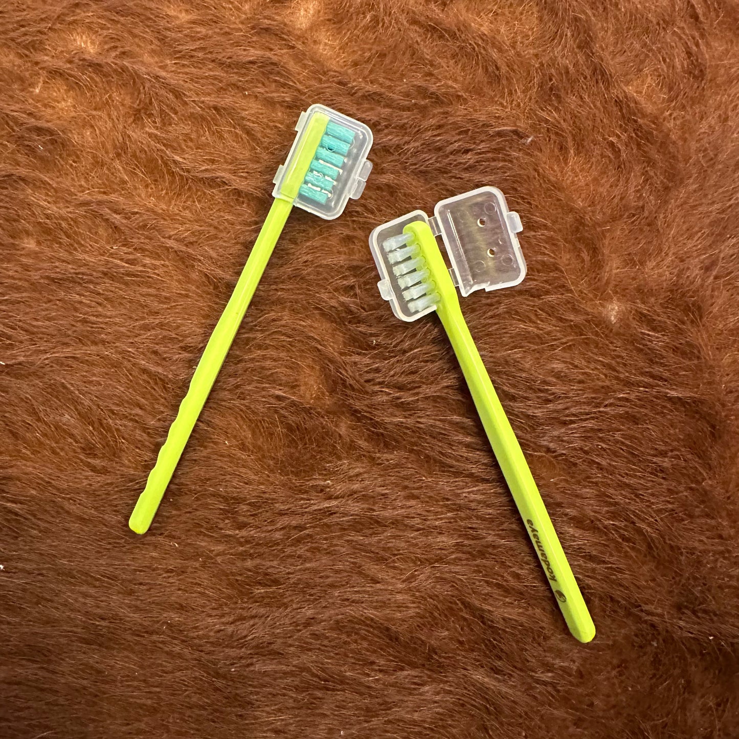 "FEATTHER BRUSH"