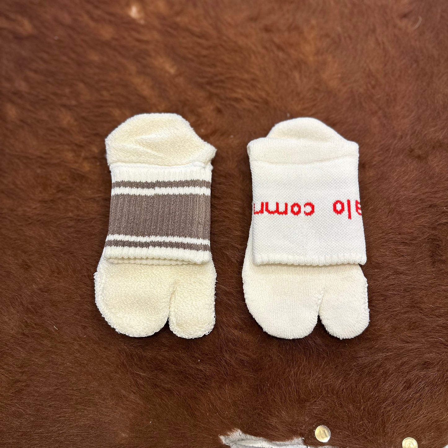 "REVERSIBLE SOCKS 3"