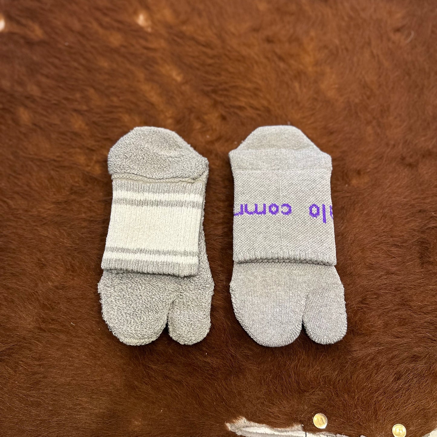 "REVERSIBLE SOCKS 3"