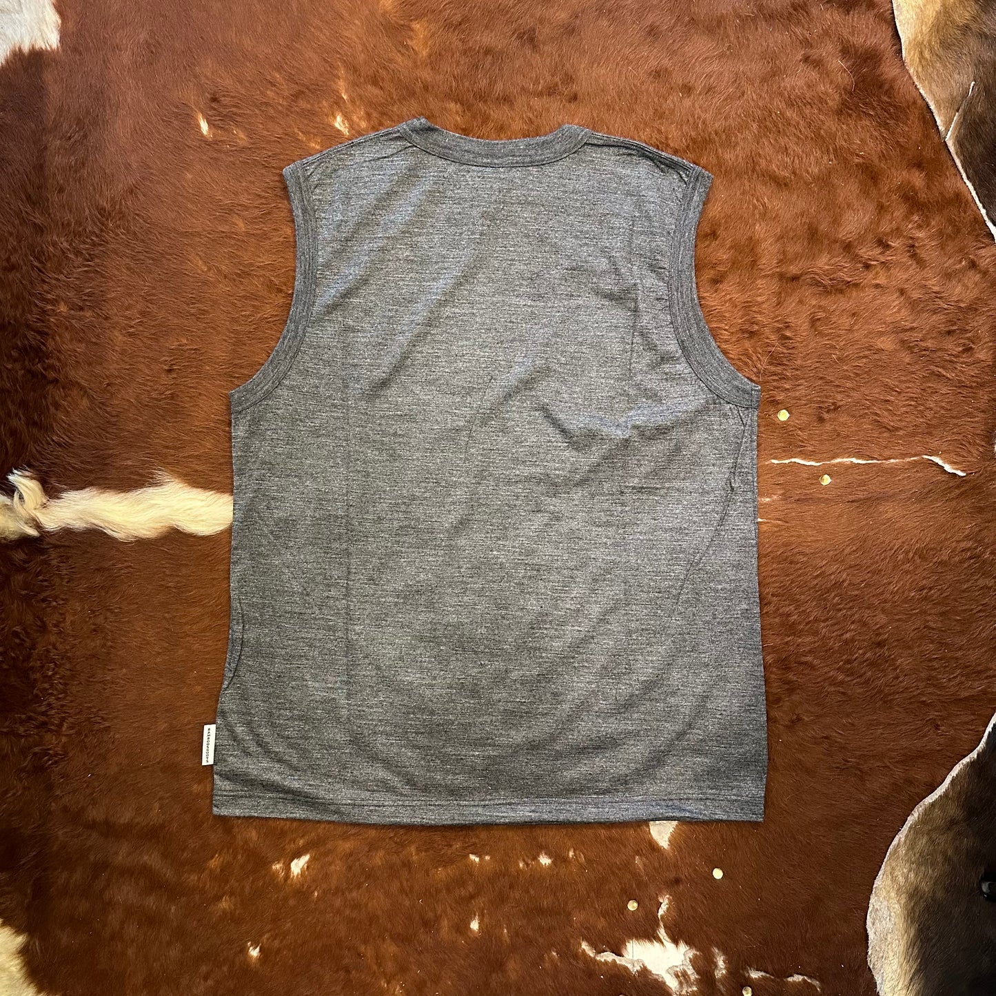 "MERINO WOOL SLEEVELESS TEE"