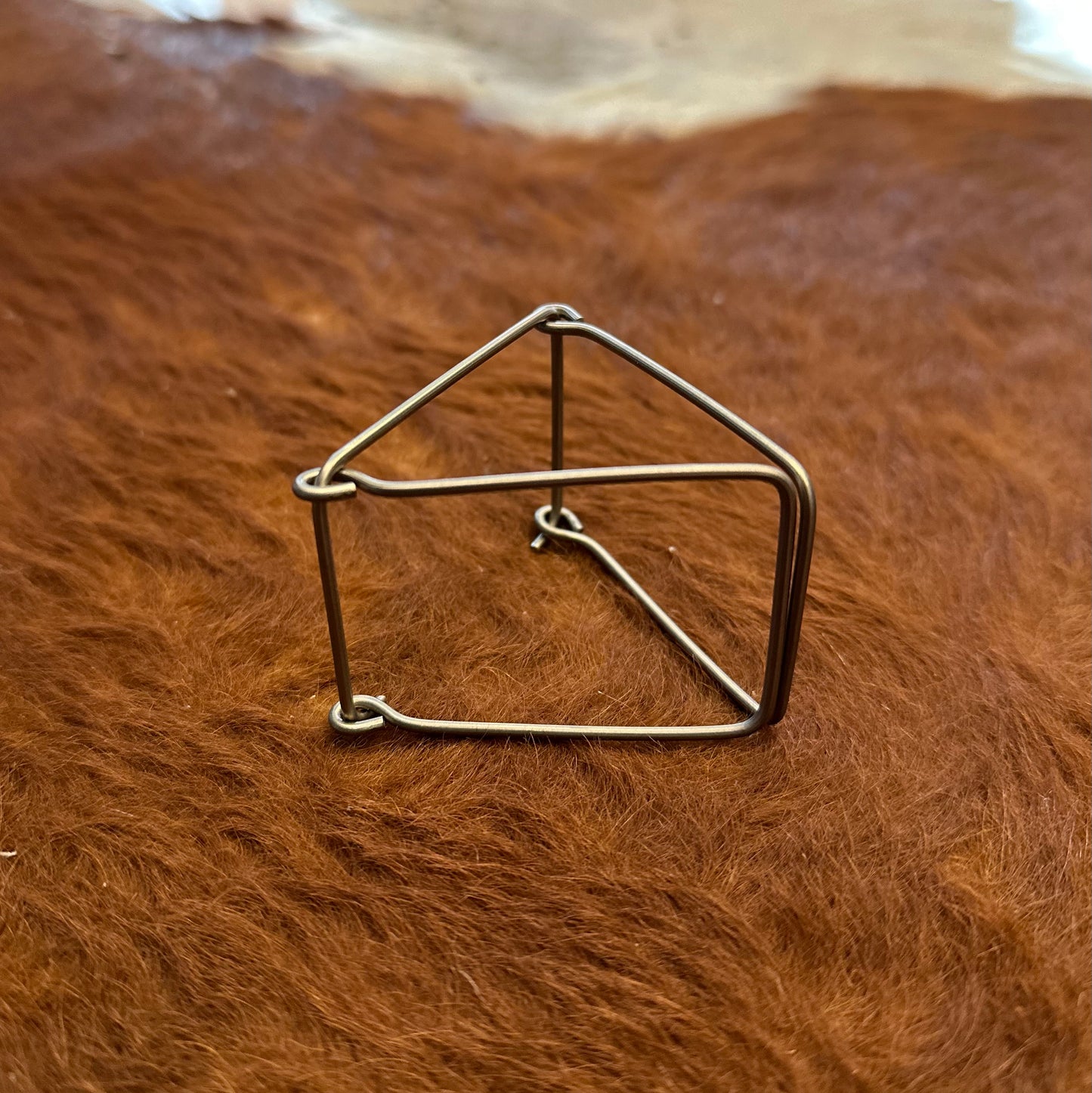 "Ti TRIANGLE STAND"
