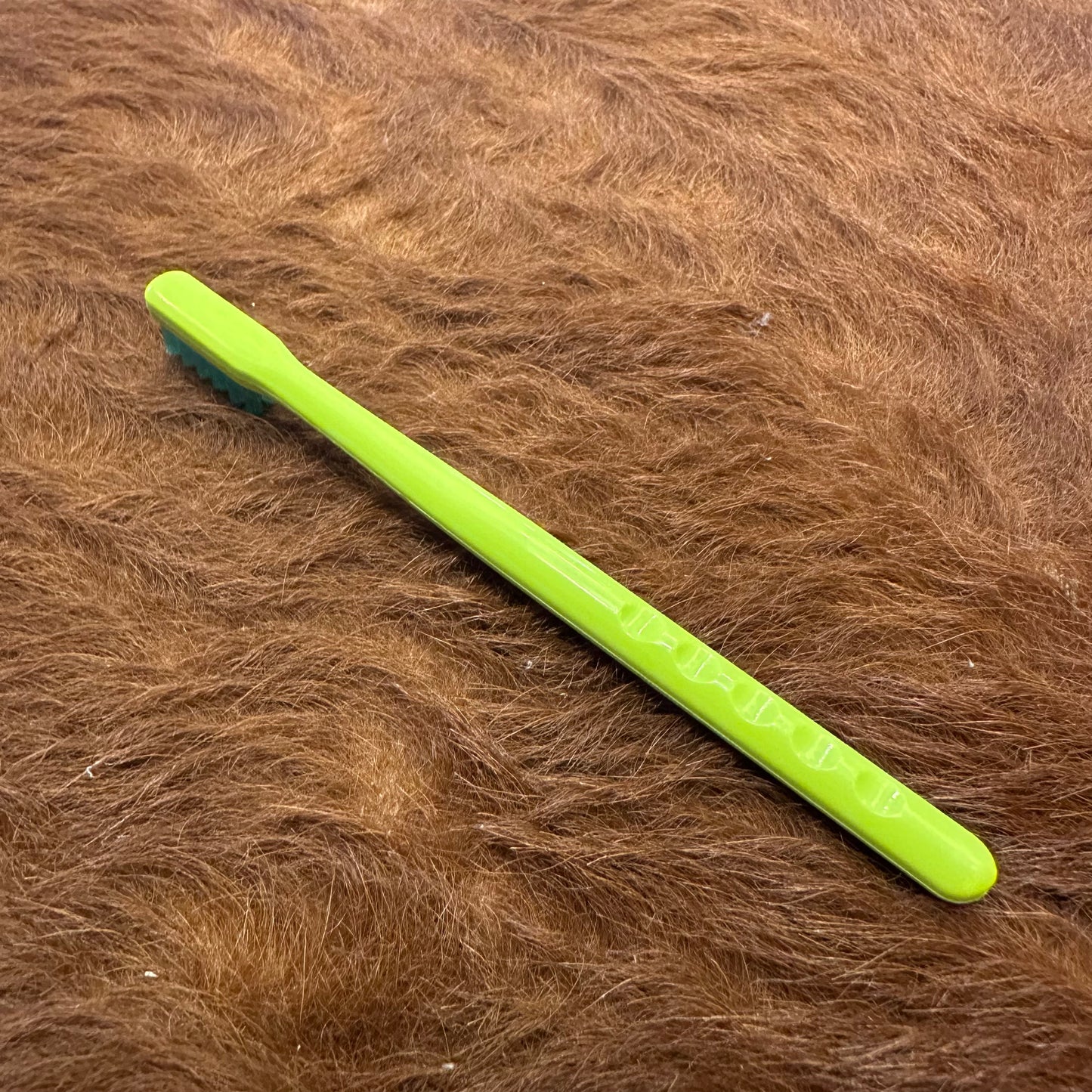 "FEATTHER BRUSH"