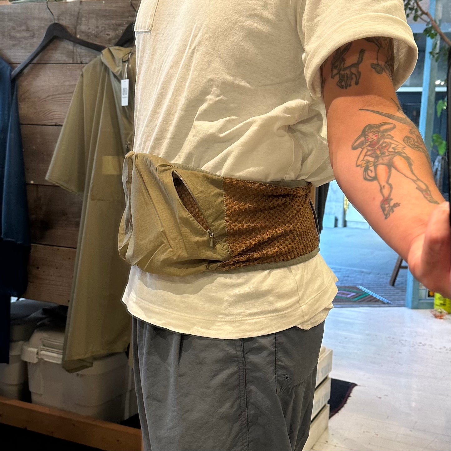 "BELLY BAND"