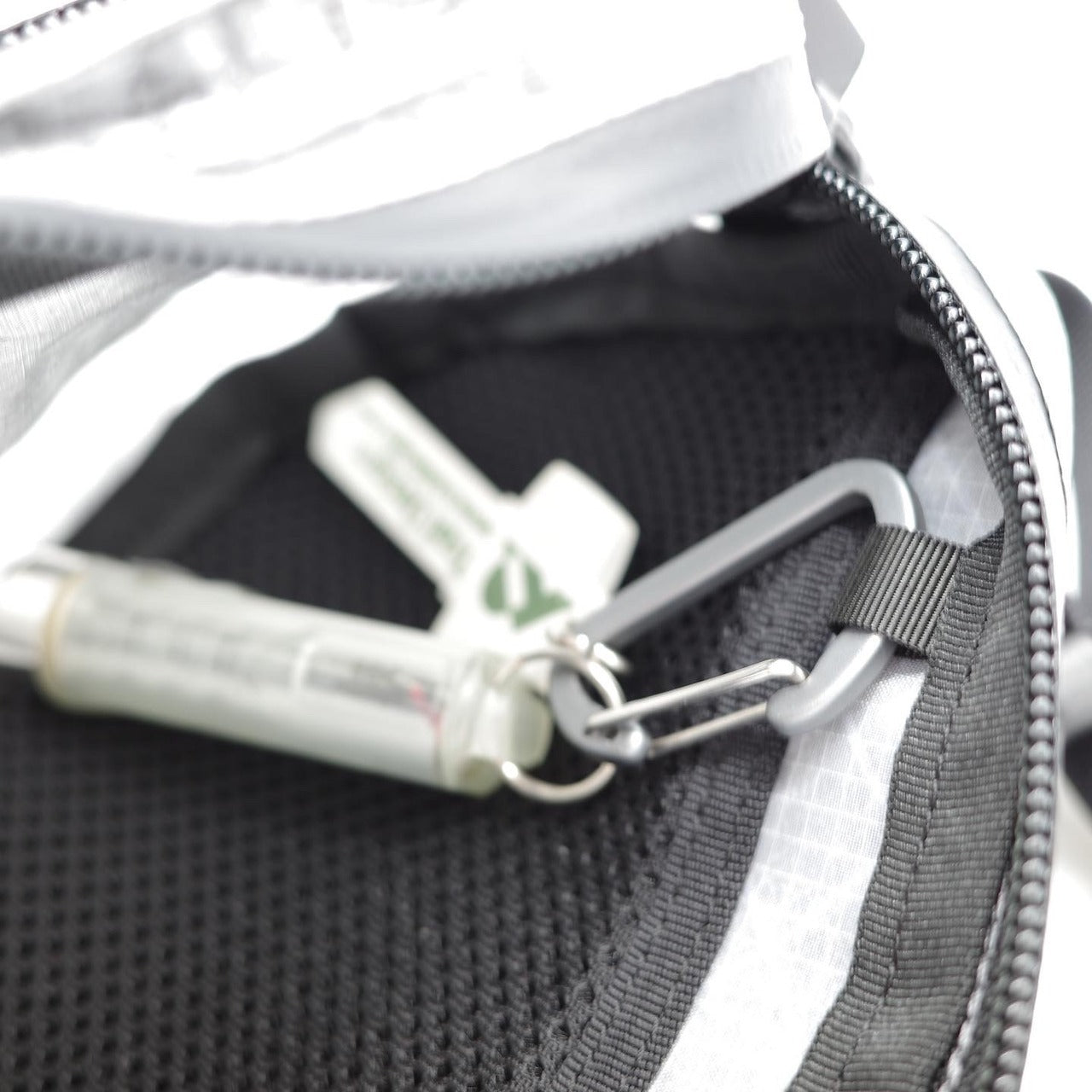 "PUFF PACK BLACK DYNEEMA GRIDSTOP"