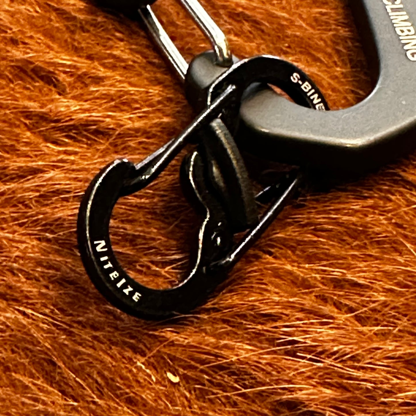 "CARABINER"
