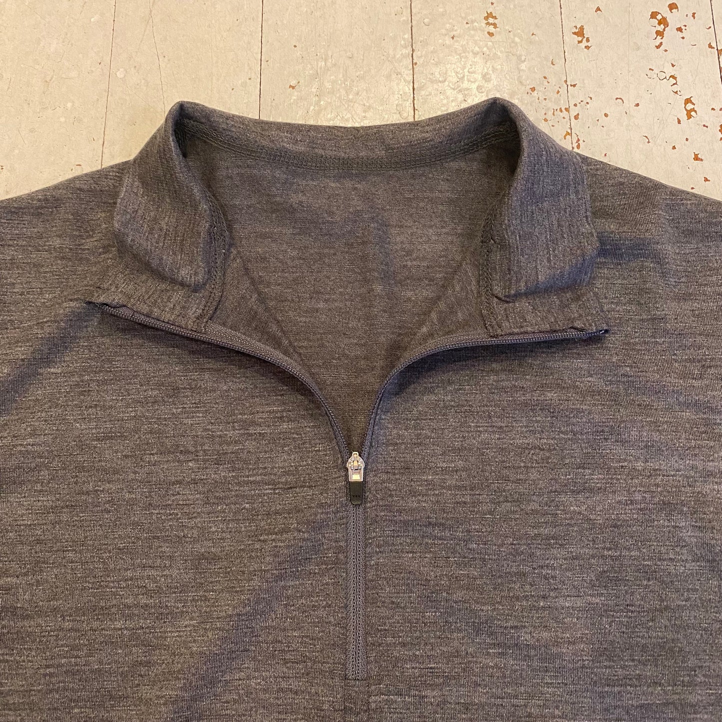 "MERINO HALF ZIP STAND COLLAR"