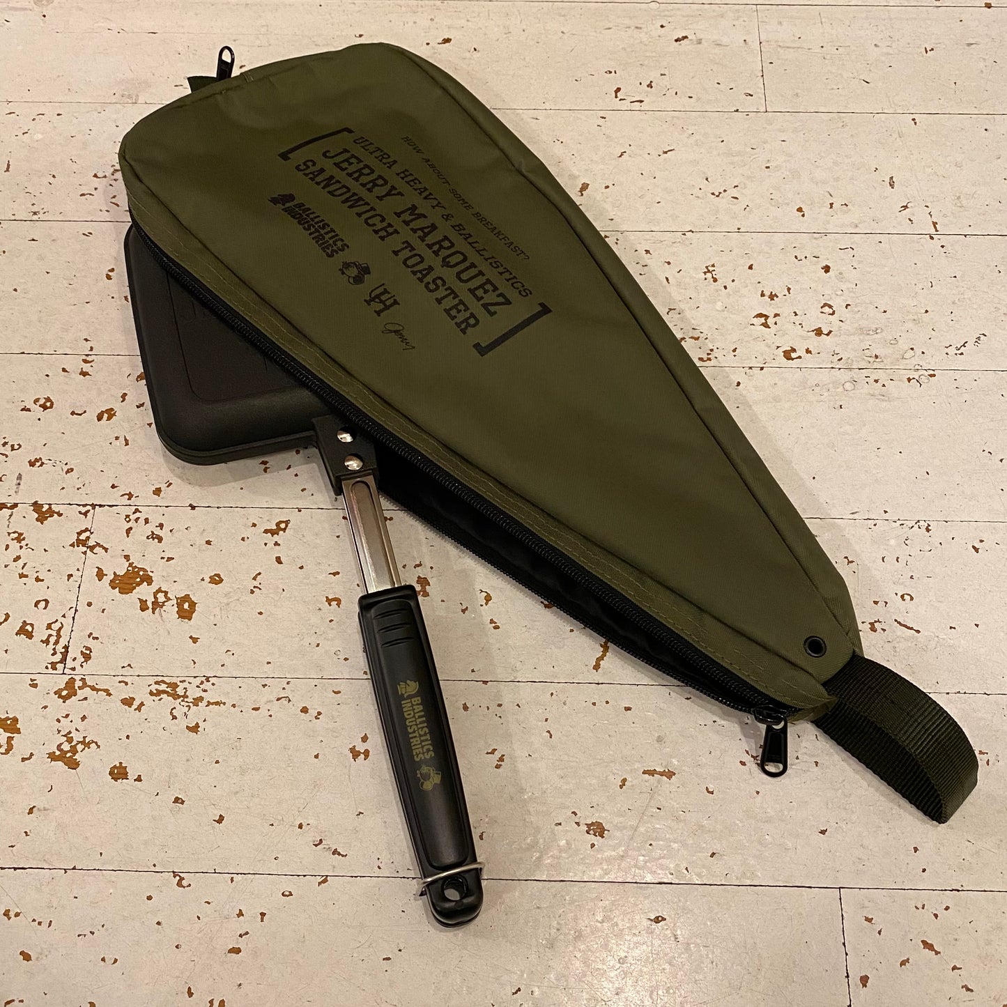 "JERRY MARQUEZ HOTSAND MAKER & CASE"