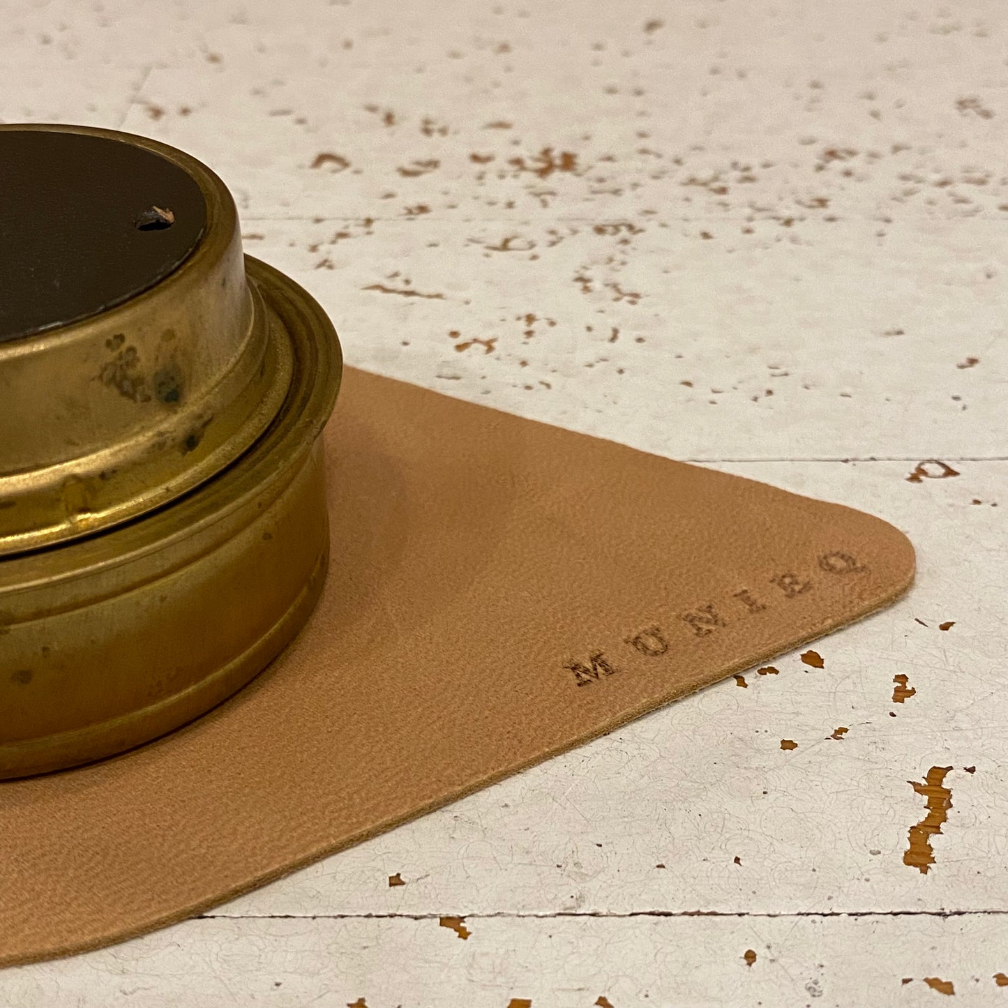 "LEATHER PAD"