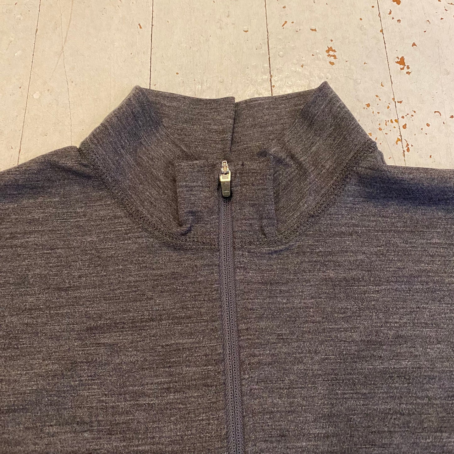 "MERINO HALF ZIP STAND COLLAR"