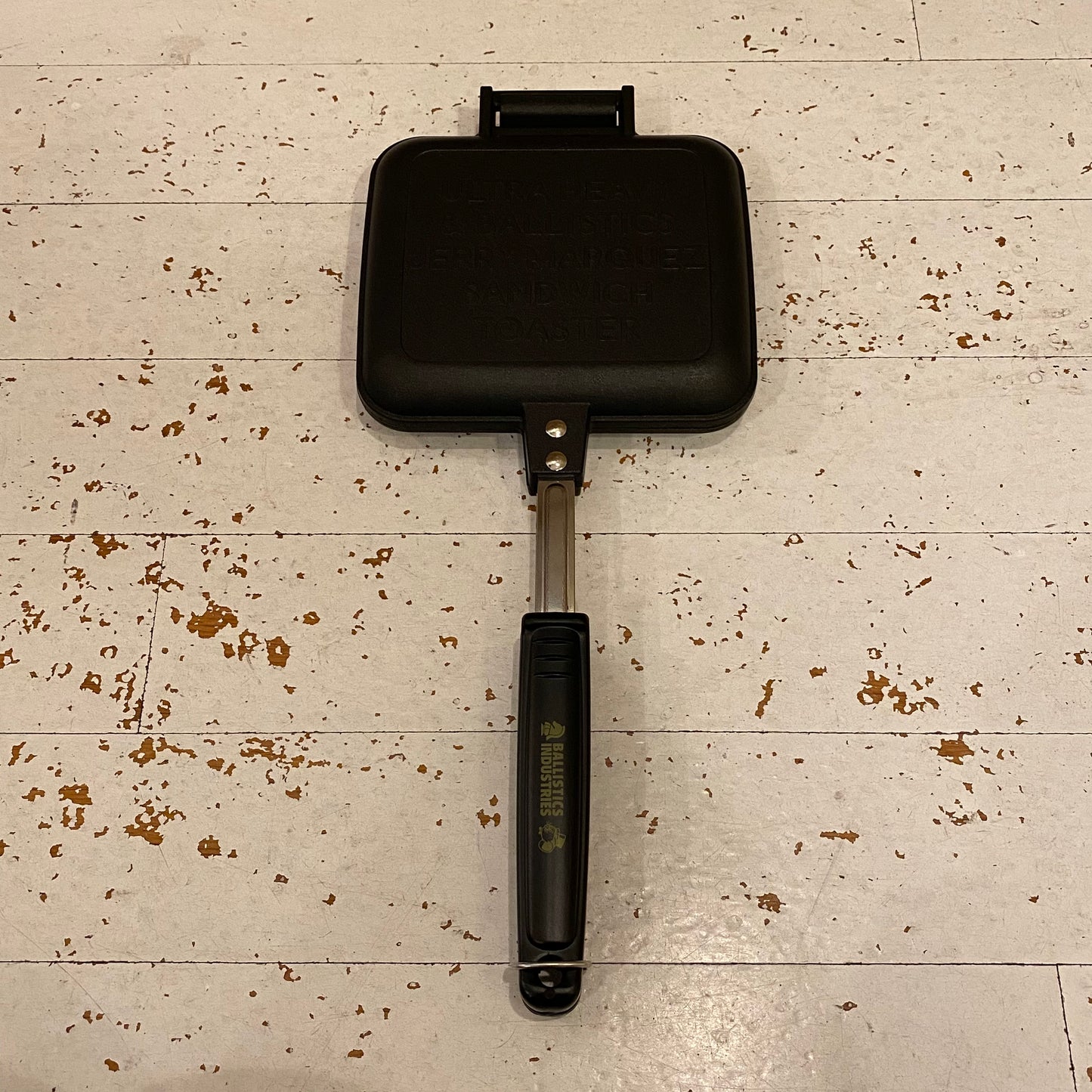"JERRY MARQUEZ HOTSAND MAKER & CASE"