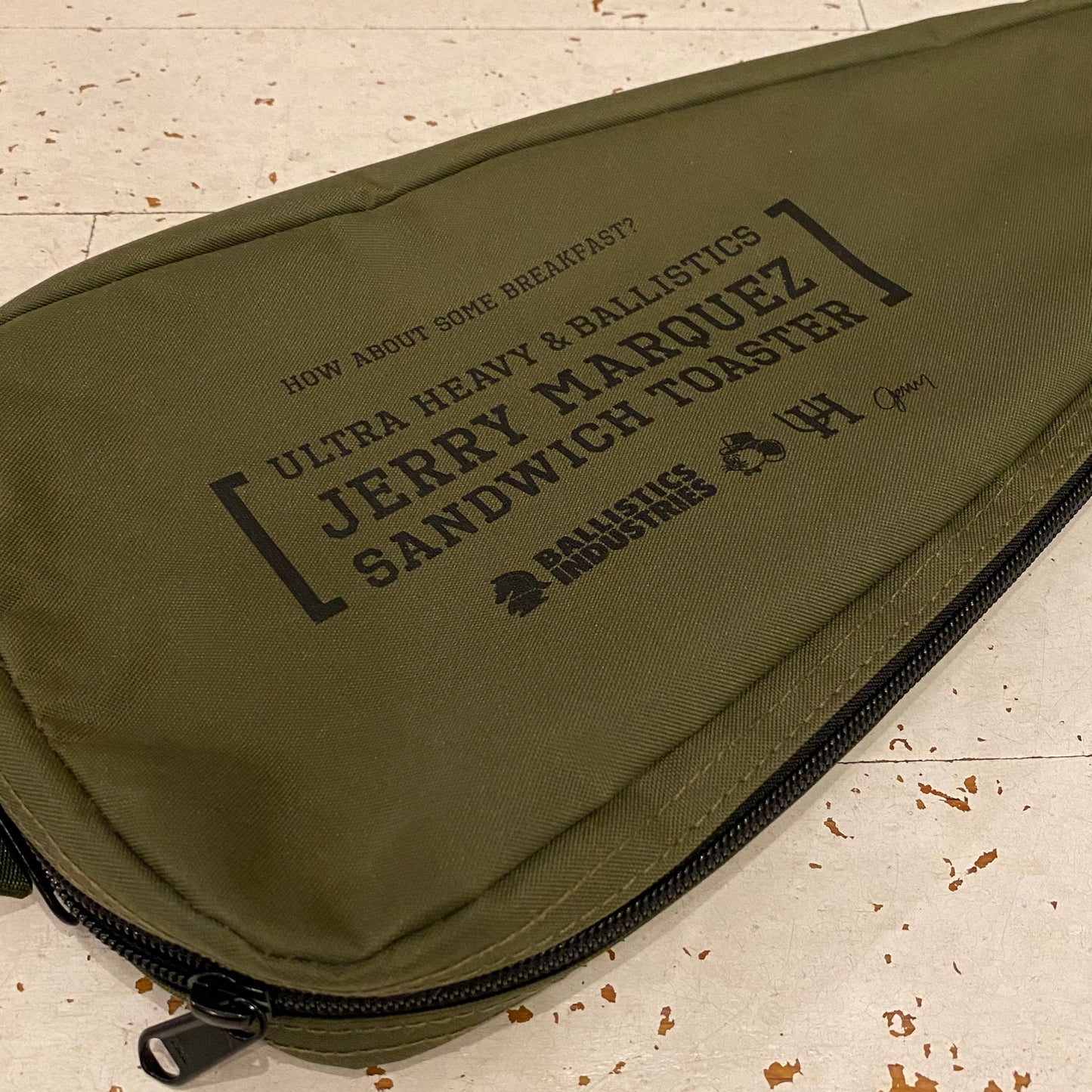 "JERRY MARQUEZ HOTSAND MAKER & CASE"