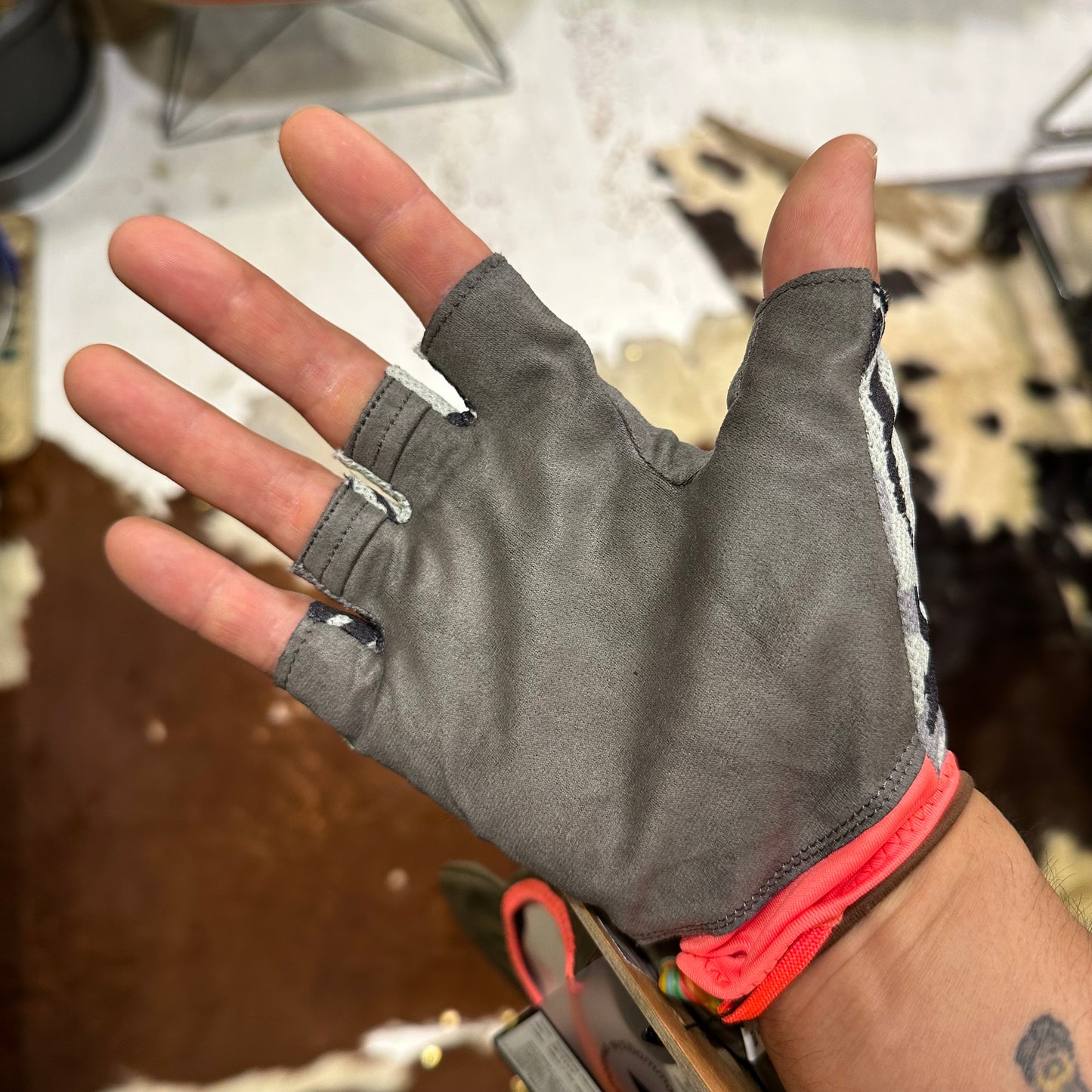 "BUCKTAIL GLOVE"