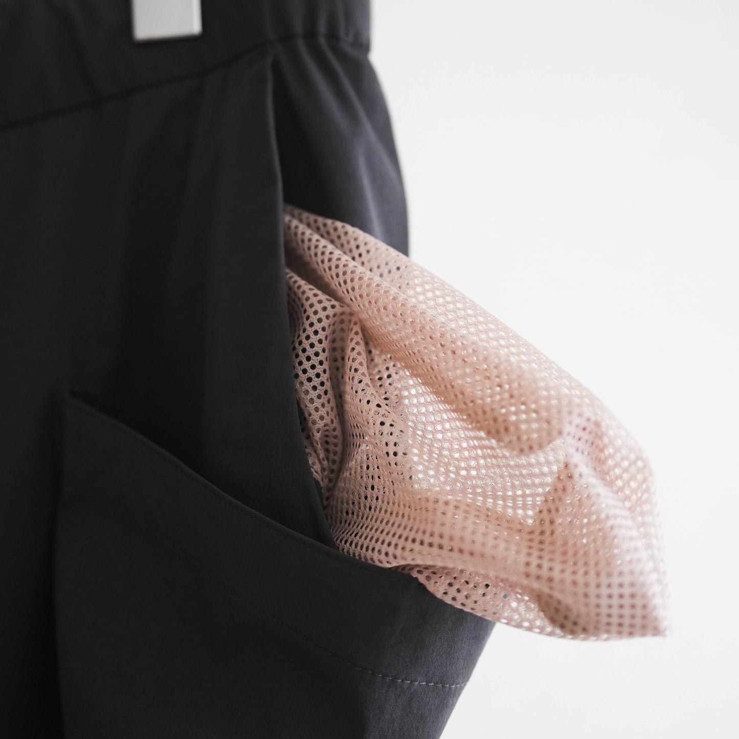 "RID SHELL PANTS / 2026 SPRING"