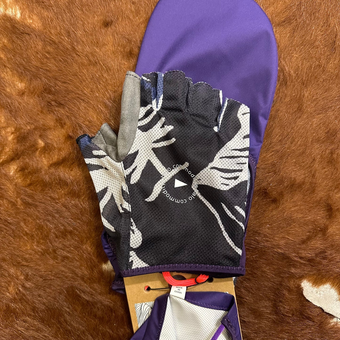"BUCKTAIL GLOVE"