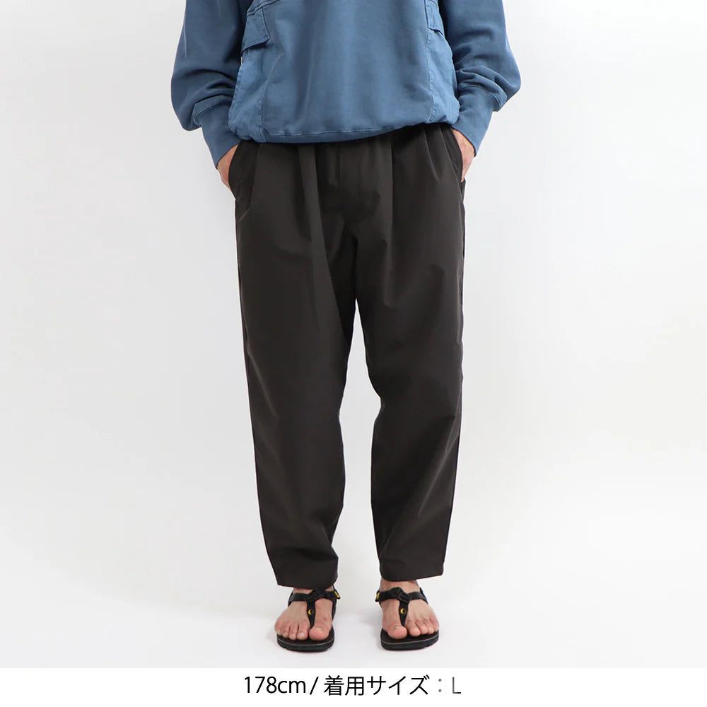 "MOUNTAIN HIKE PANTS"