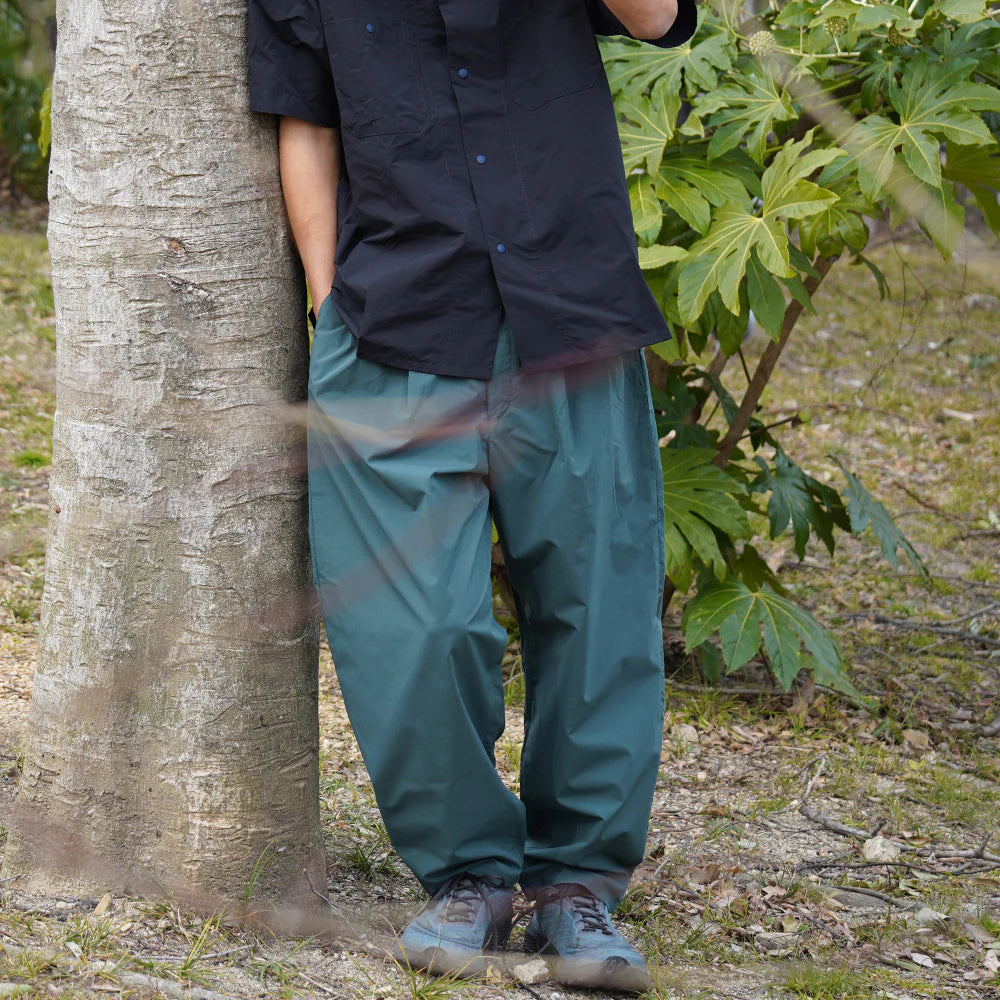 "MOUNTAIN HIKE PANTS"