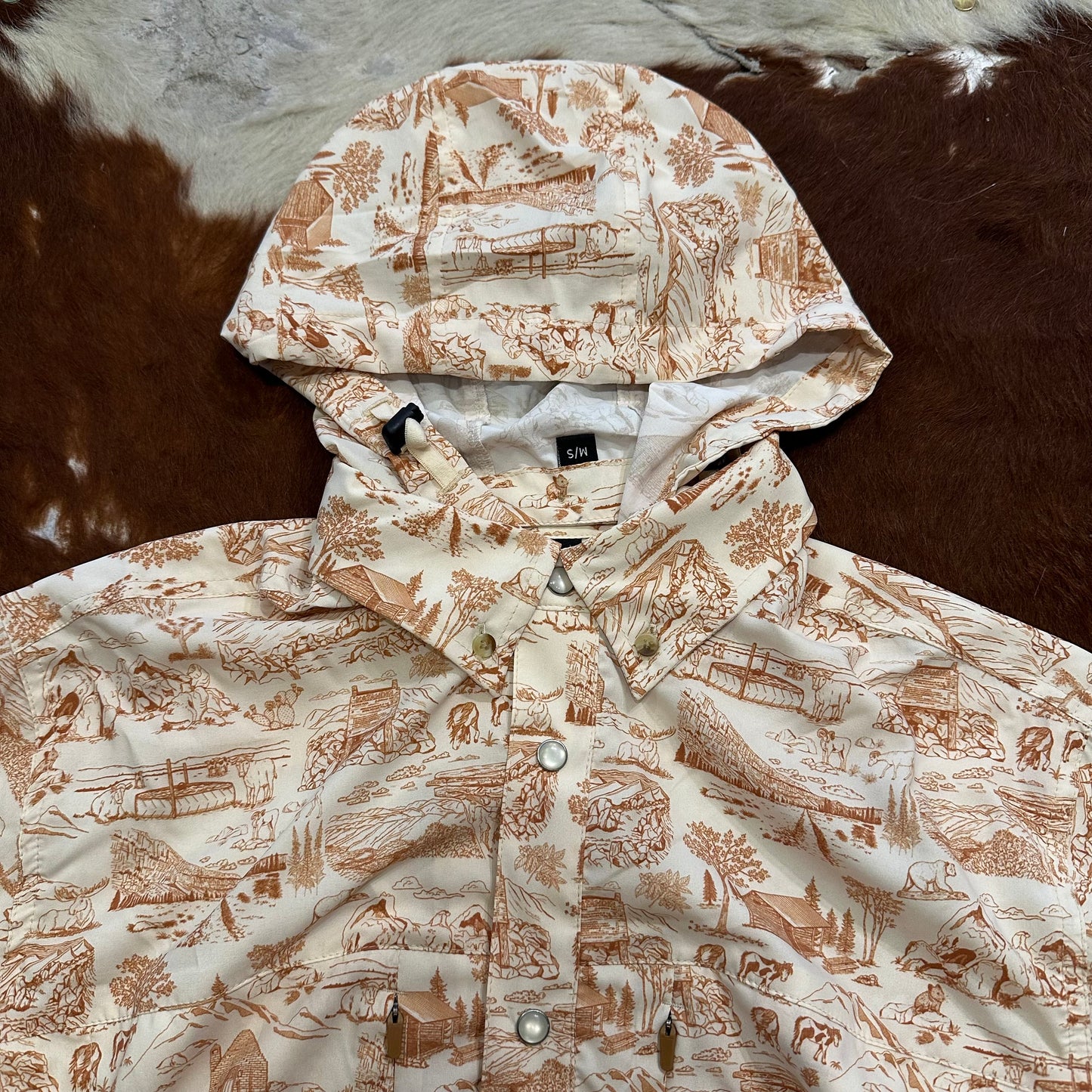 "TRIPLE CROWN BUTTON DOWN LONG SLEEVE / REMOVABLE HOOD"