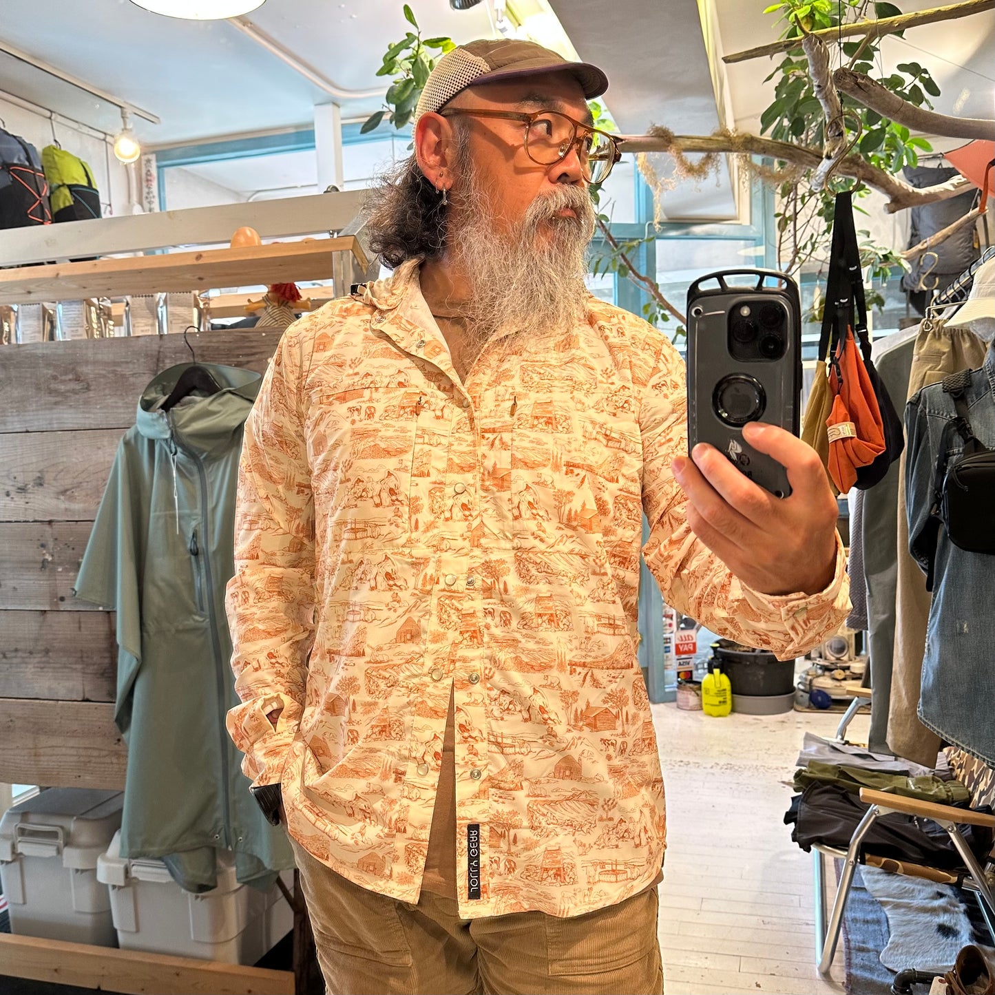 "TRIPLE CROWN BUTTON DOWN LONG SLEEVE / REMOVABLE HOOD"