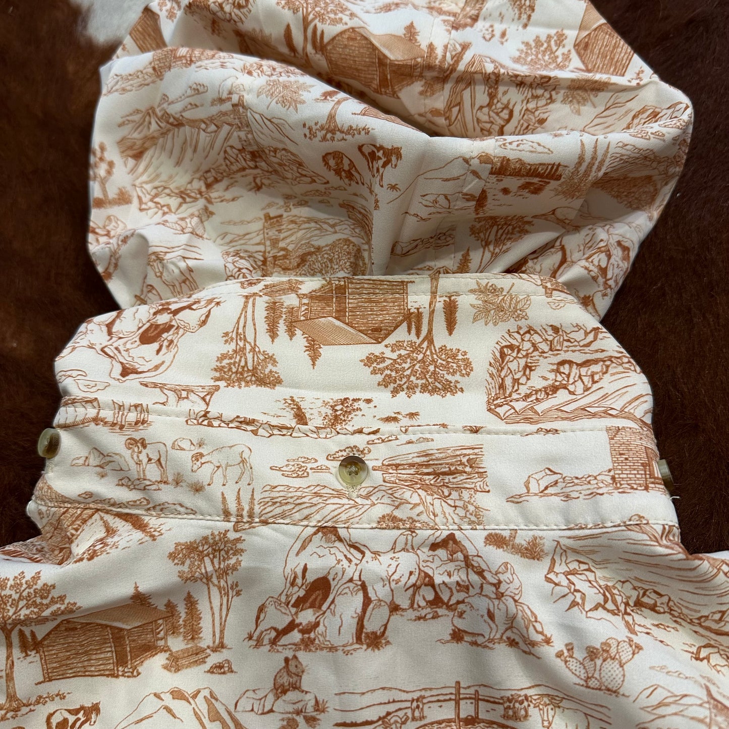 "TRIPLE CROWN BUTTON DOWN LONG SLEEVE / REMOVABLE HOOD"
