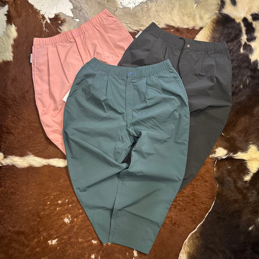 "MOUNTAIN HIKE PANTS"