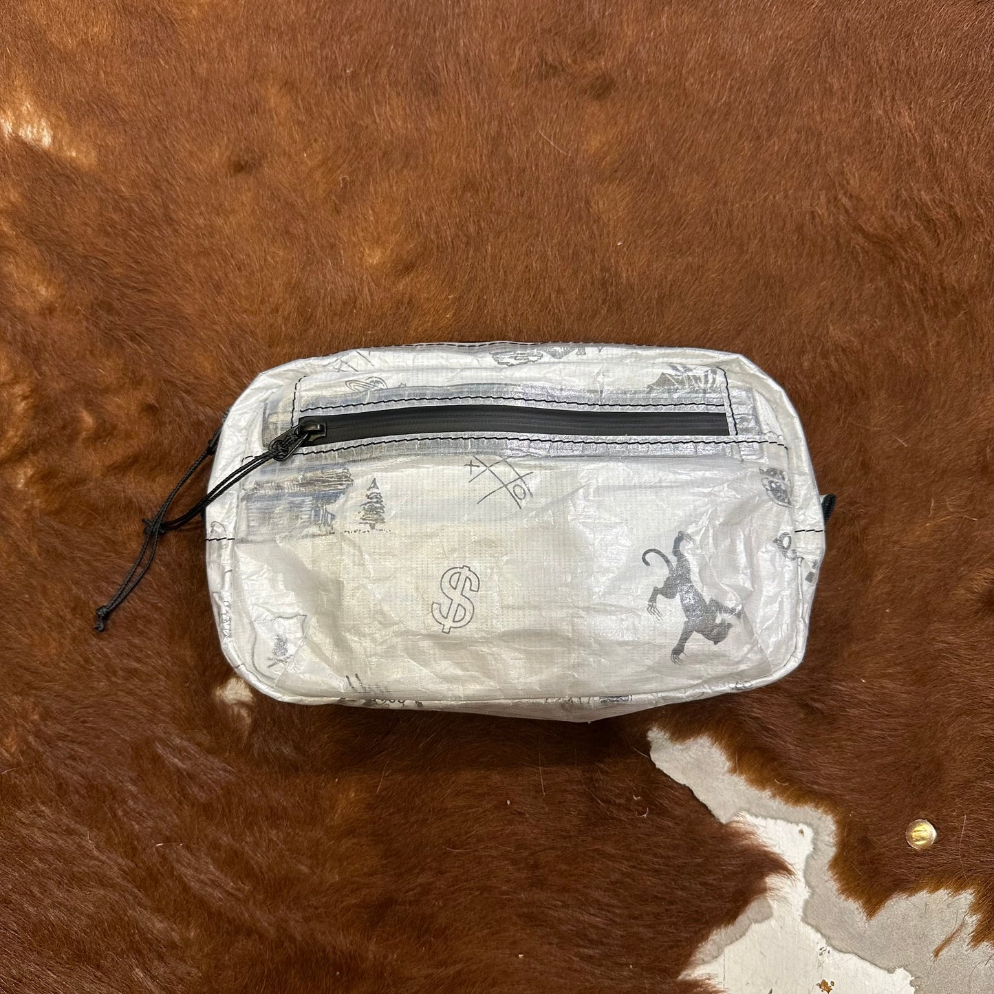 "DT POUCH"