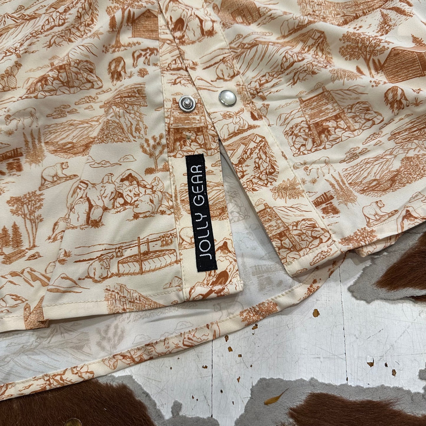 "TRIPLE CROWN BUTTON DOWN LONG SLEEVE / REMOVABLE HOOD"