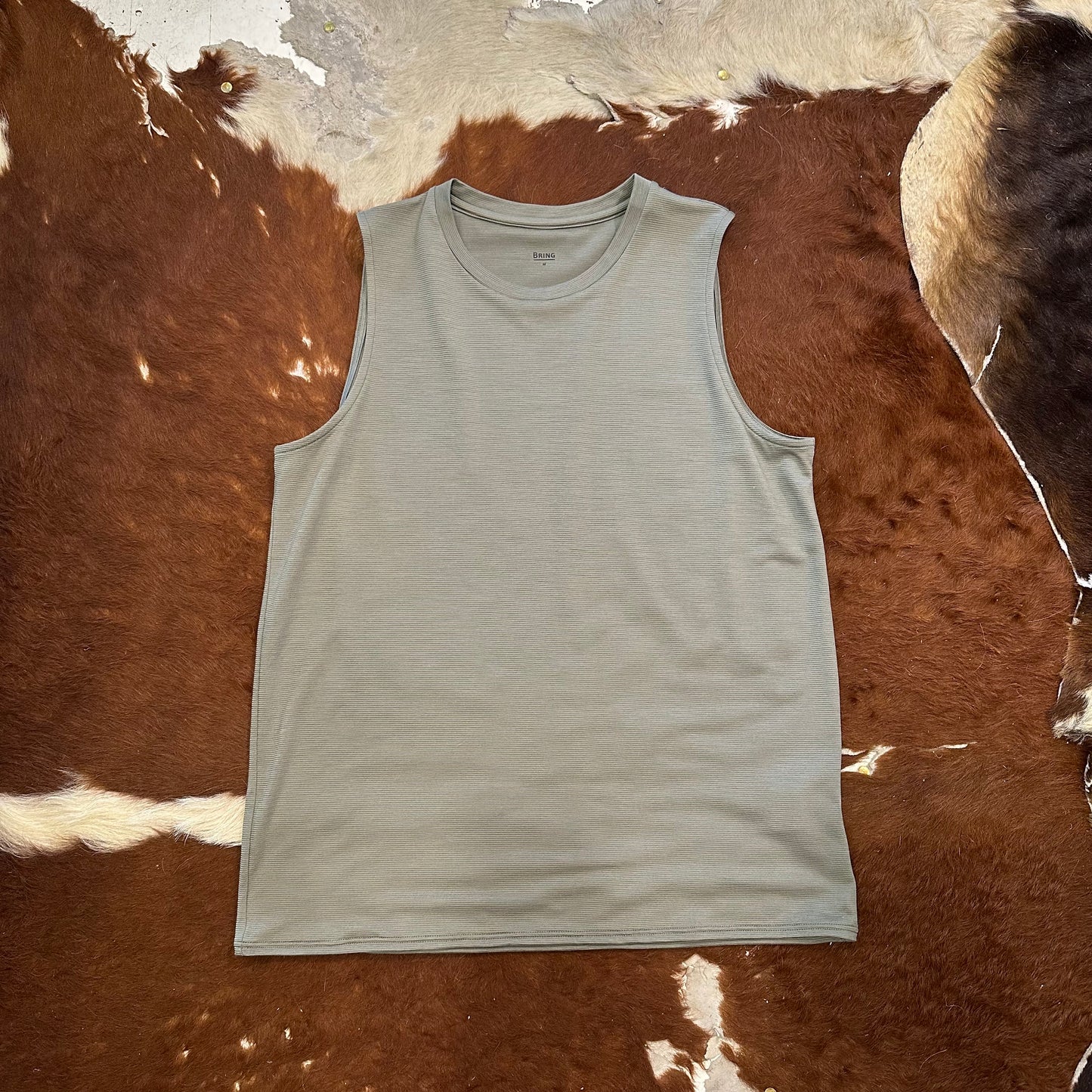 "LIGHTWEIGHT SLEEVELESS"