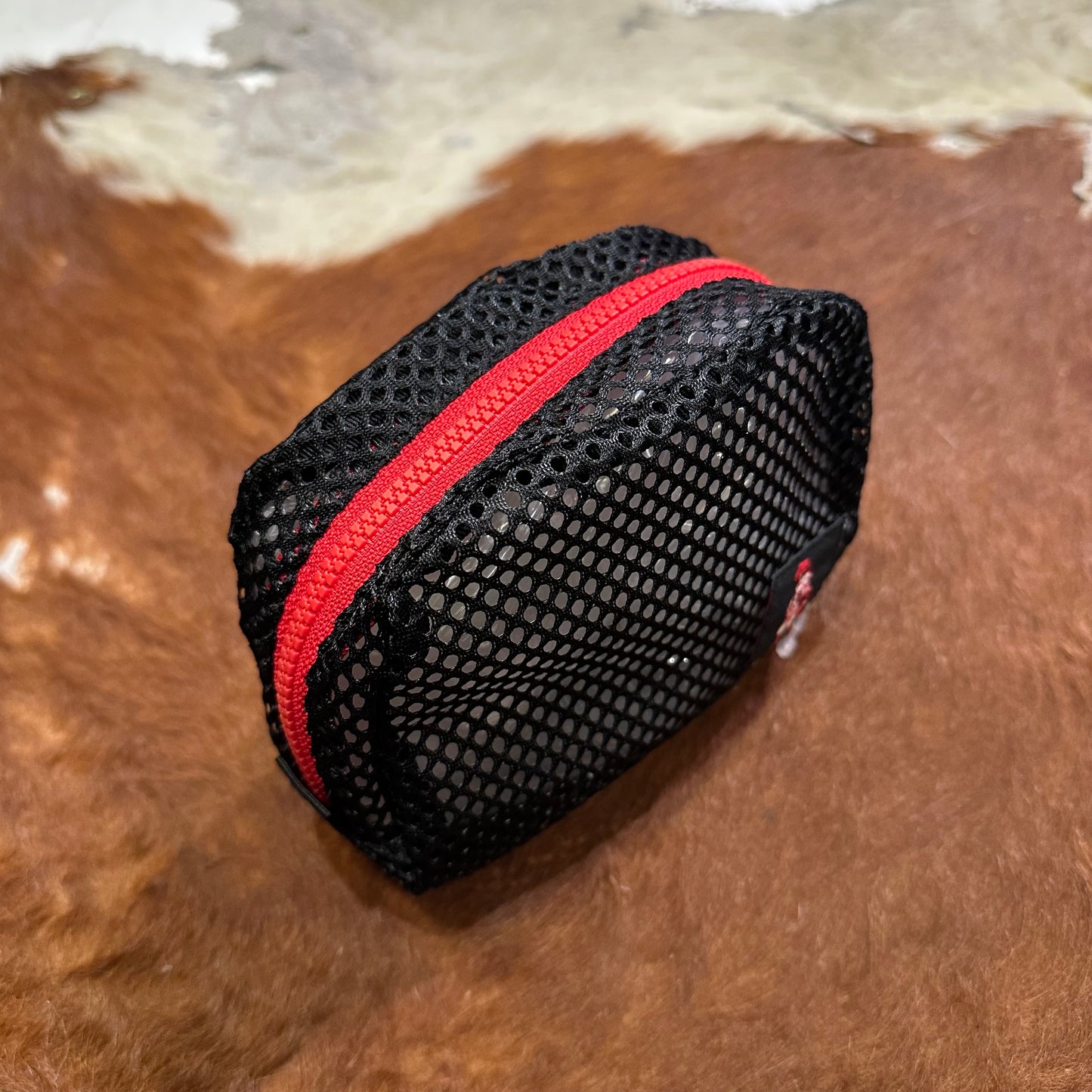 "MESH ZIP POUCH"