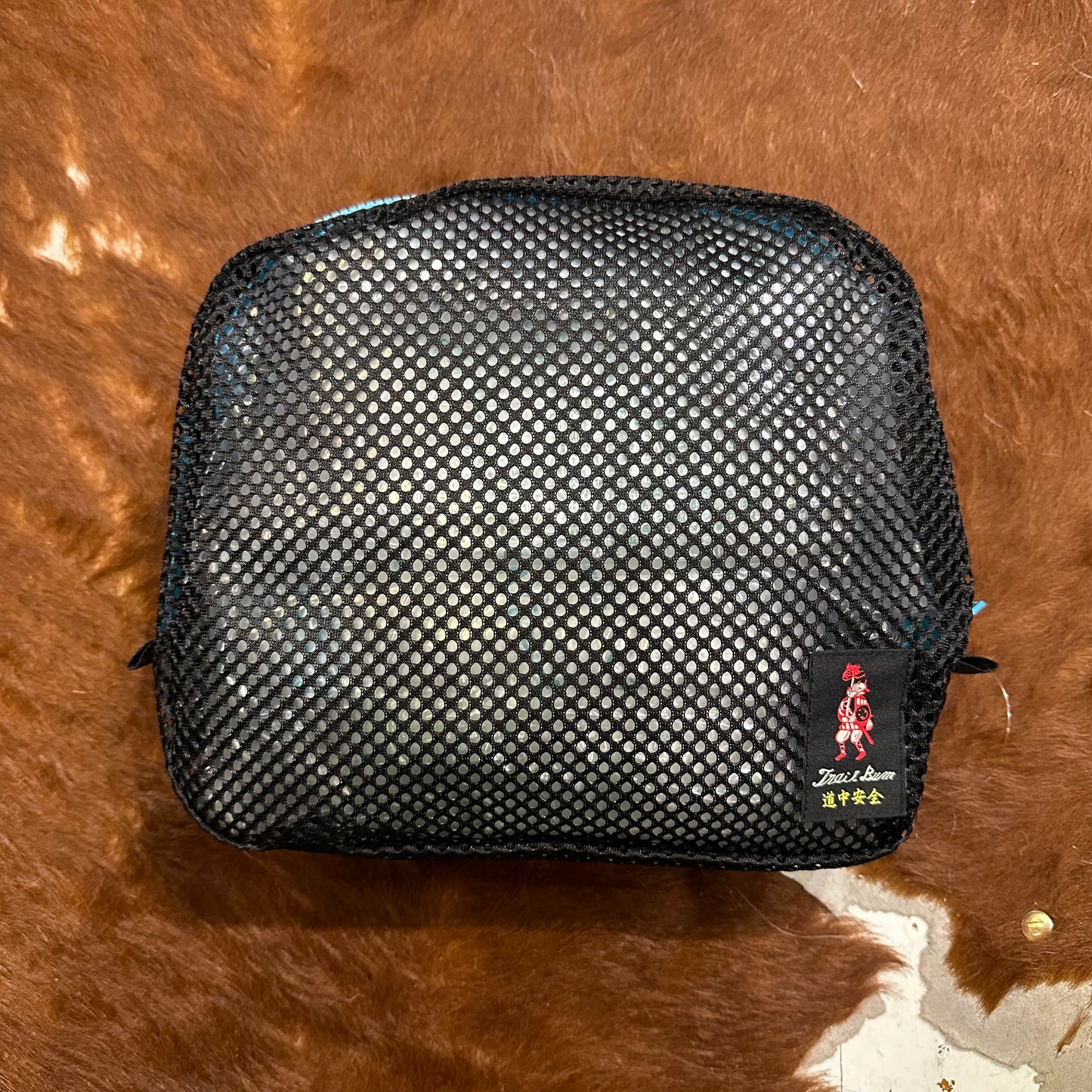 "MESH ZIP POUCH"