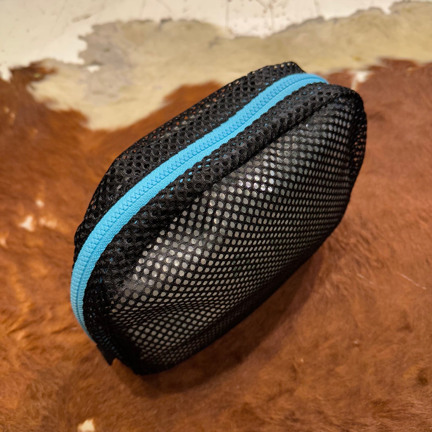 "MESH ZIP POUCH"
