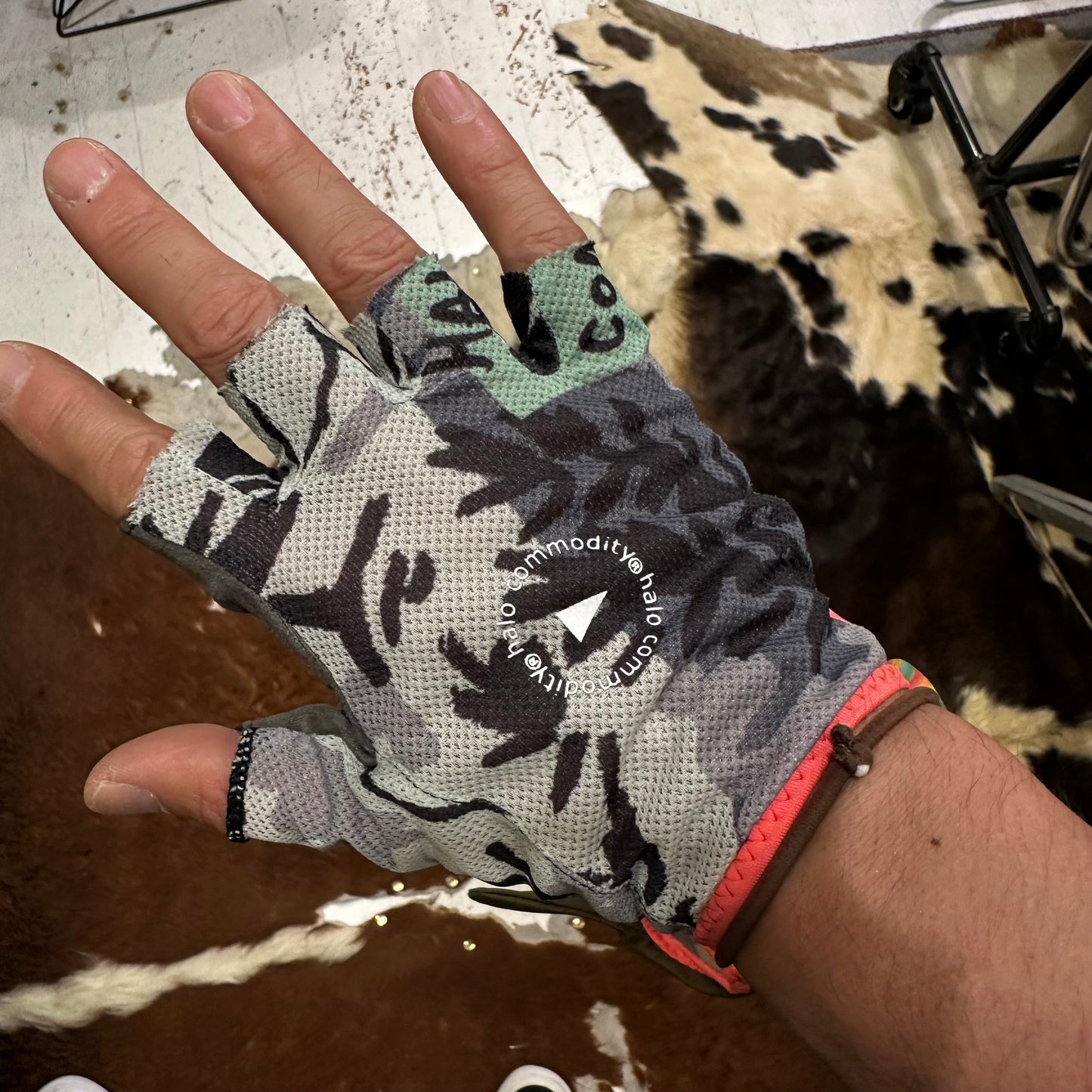 "BUCKTAIL GLOVE"