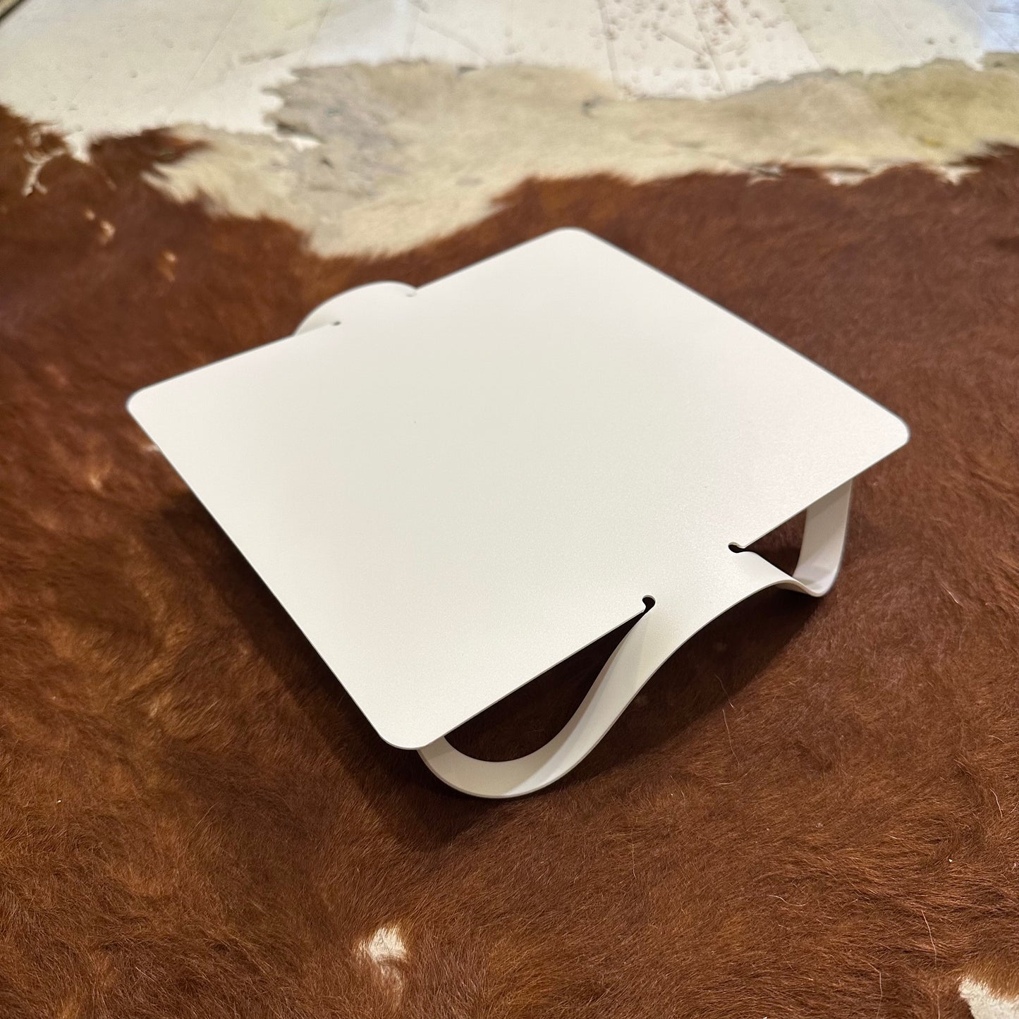"GHOST TABLE / REGULAR"