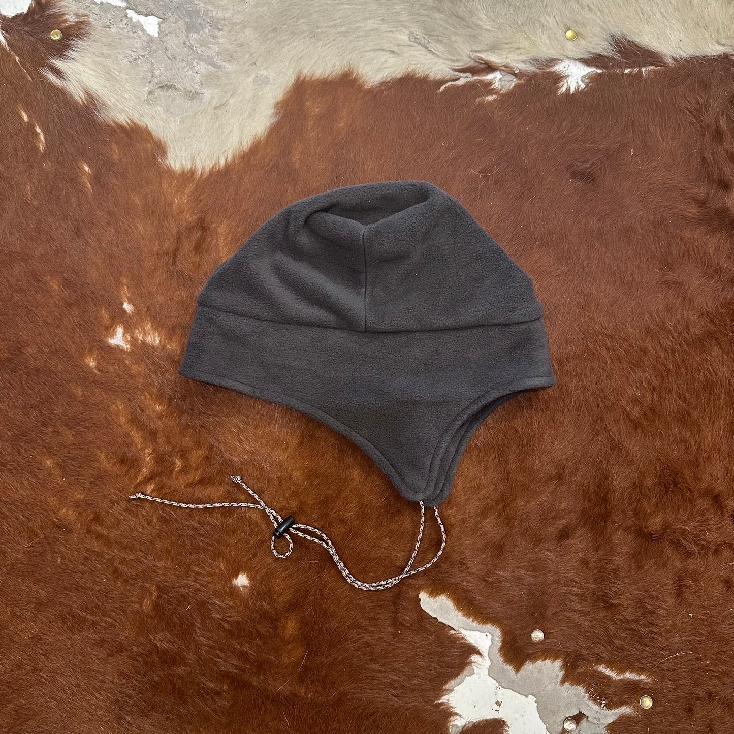 "LOCK FLAP BEANIE"
