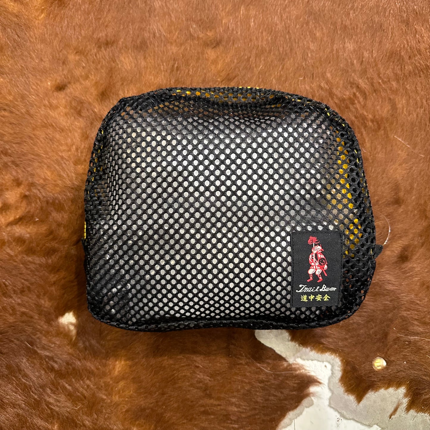 "MESH ZIP POUCH"