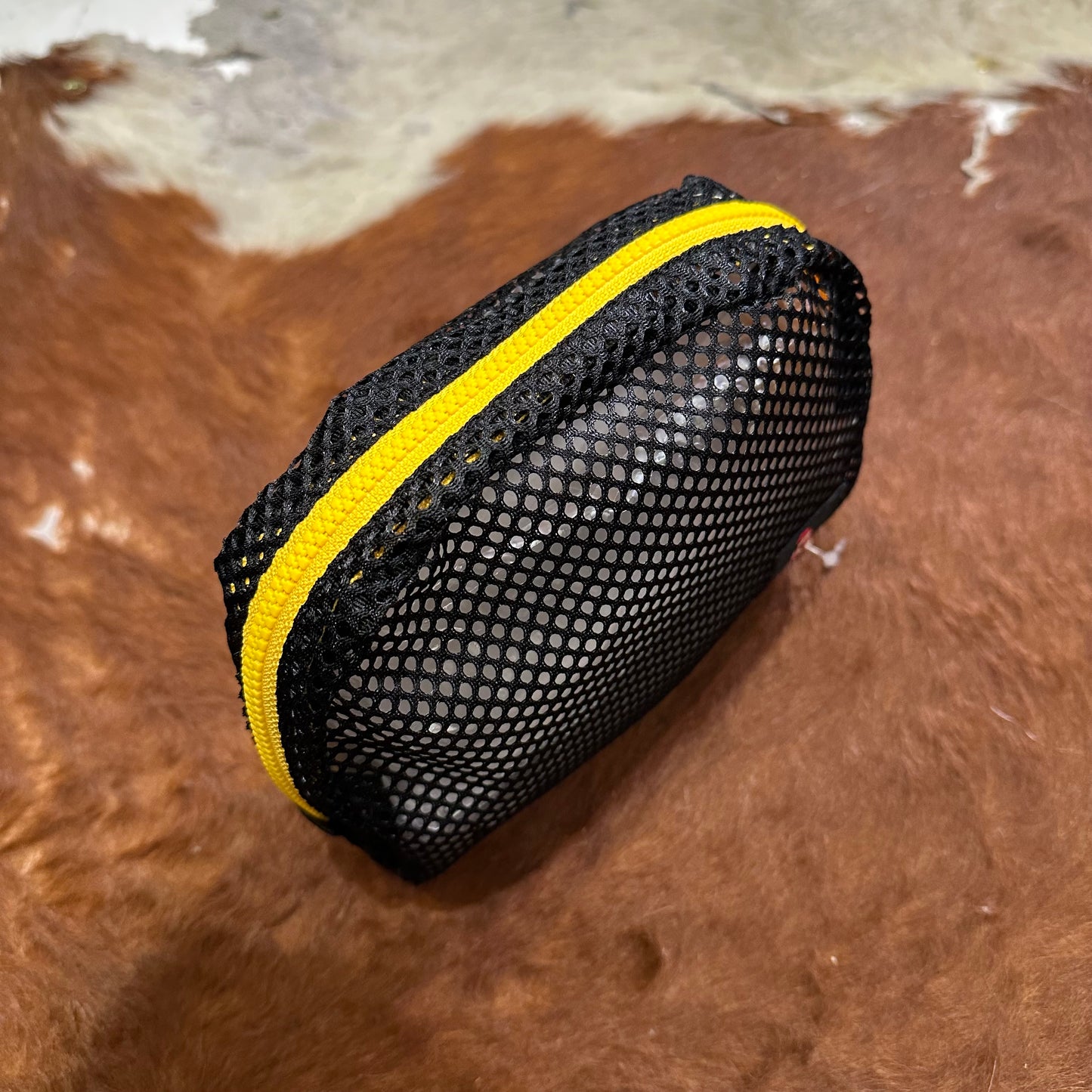 "MESH ZIP POUCH"
