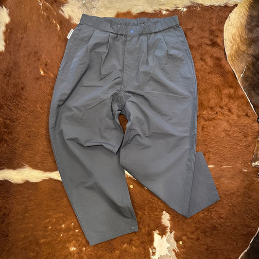 "MOUNTAIN HIKE PANTS"