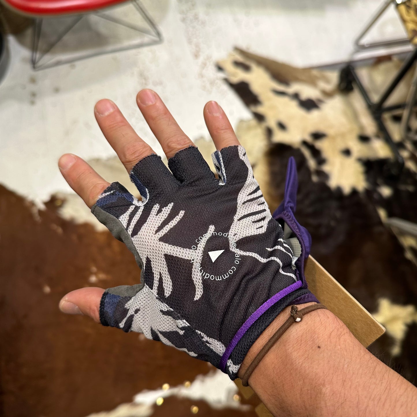 "BUCKTAIL GLOVE"