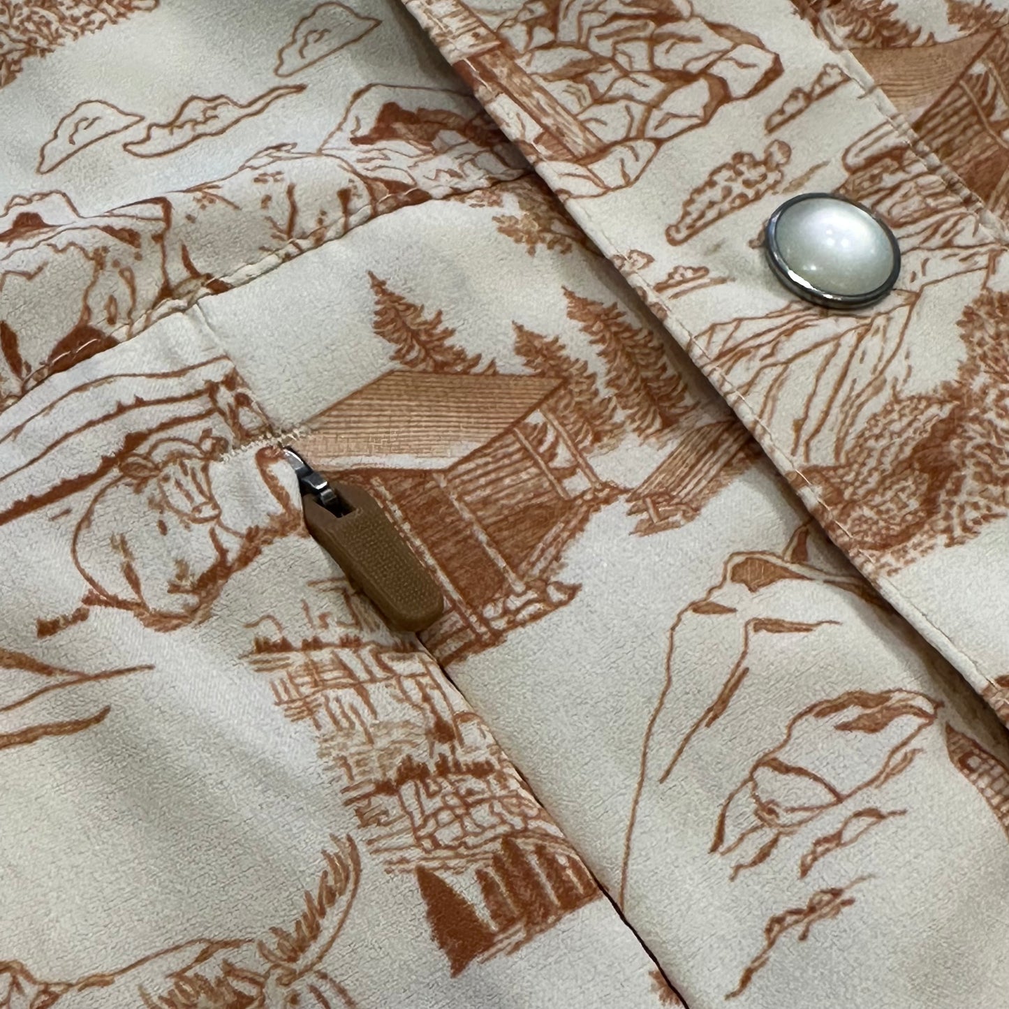 "TRIPLE CROWN BUTTON DOWN LONG SLEEVE / REMOVABLE HOOD"