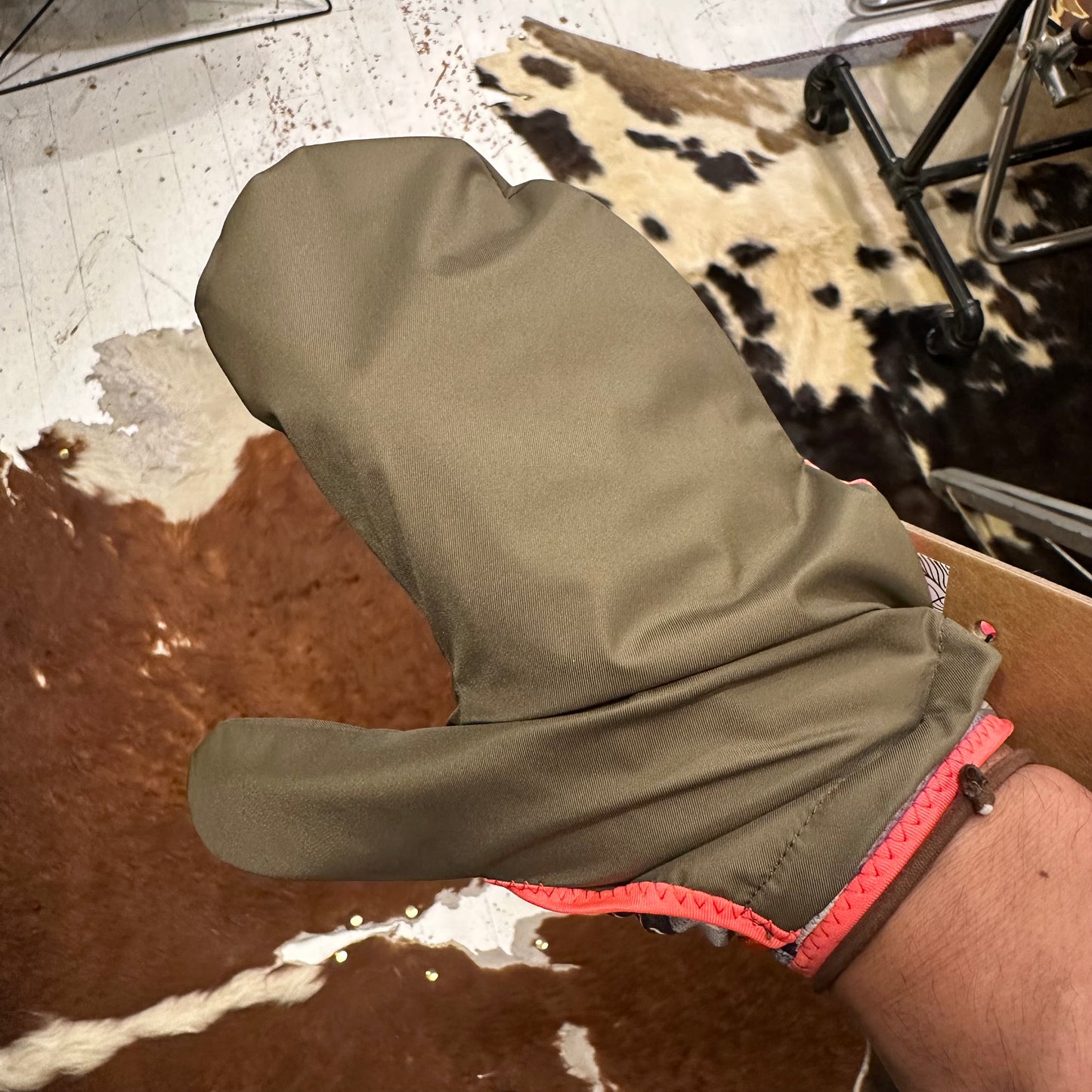 "BUCKTAIL GLOVE"