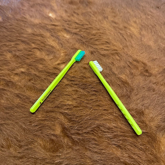 "FEATTHER BRUSH"