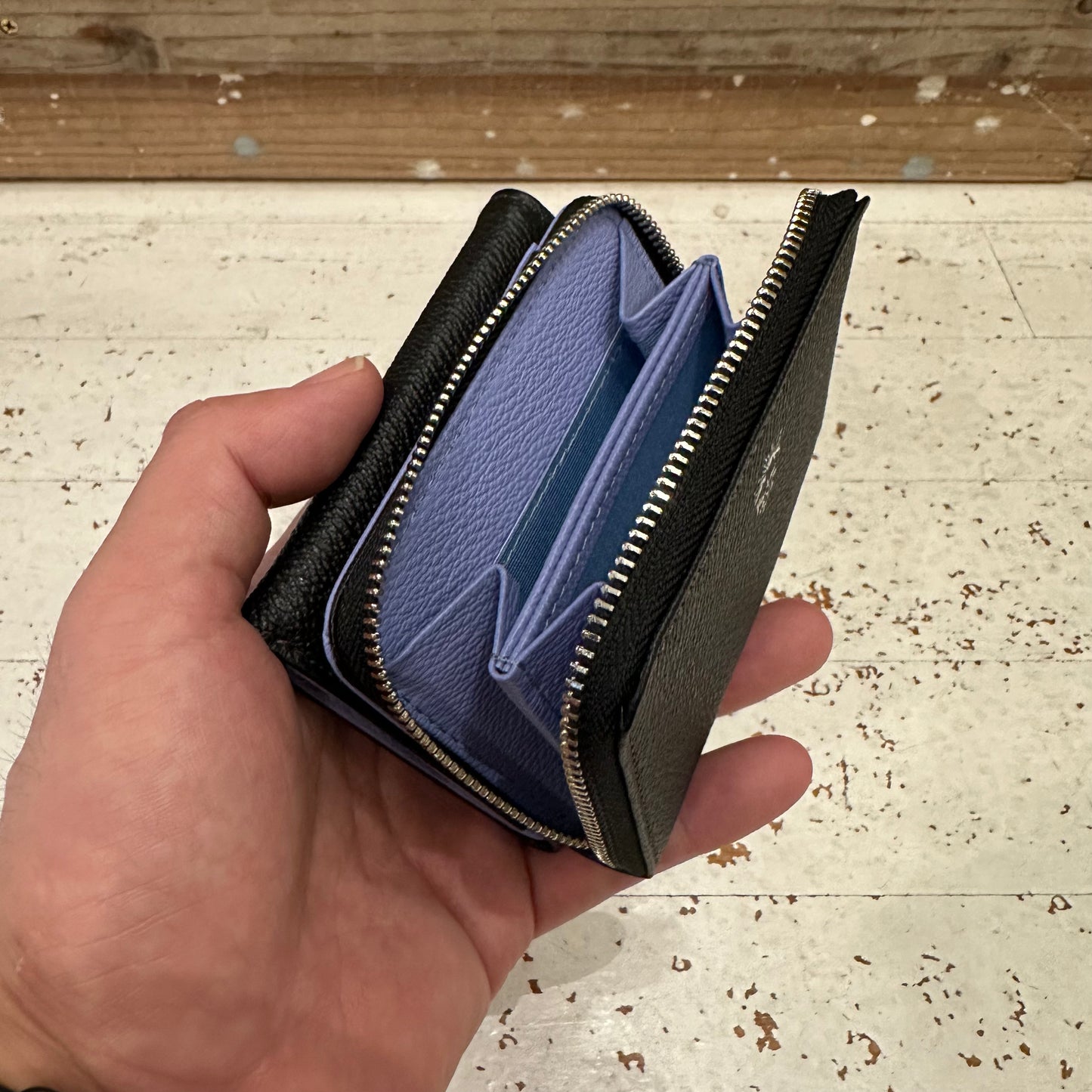 "HILLARY WALLET / TRIFOLD WALLET"